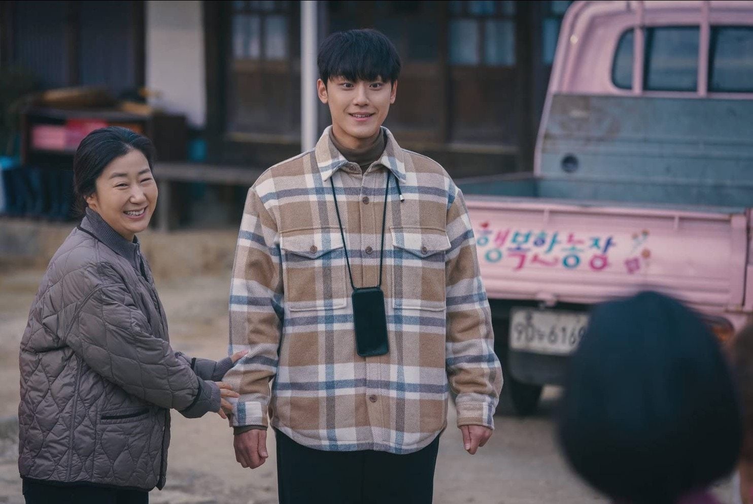 Lee Do-hyun as Kang Ho (right) and Ra Mi-ran as Young Soon in a still from “The Good Bad Mother”. Photo: JTBC