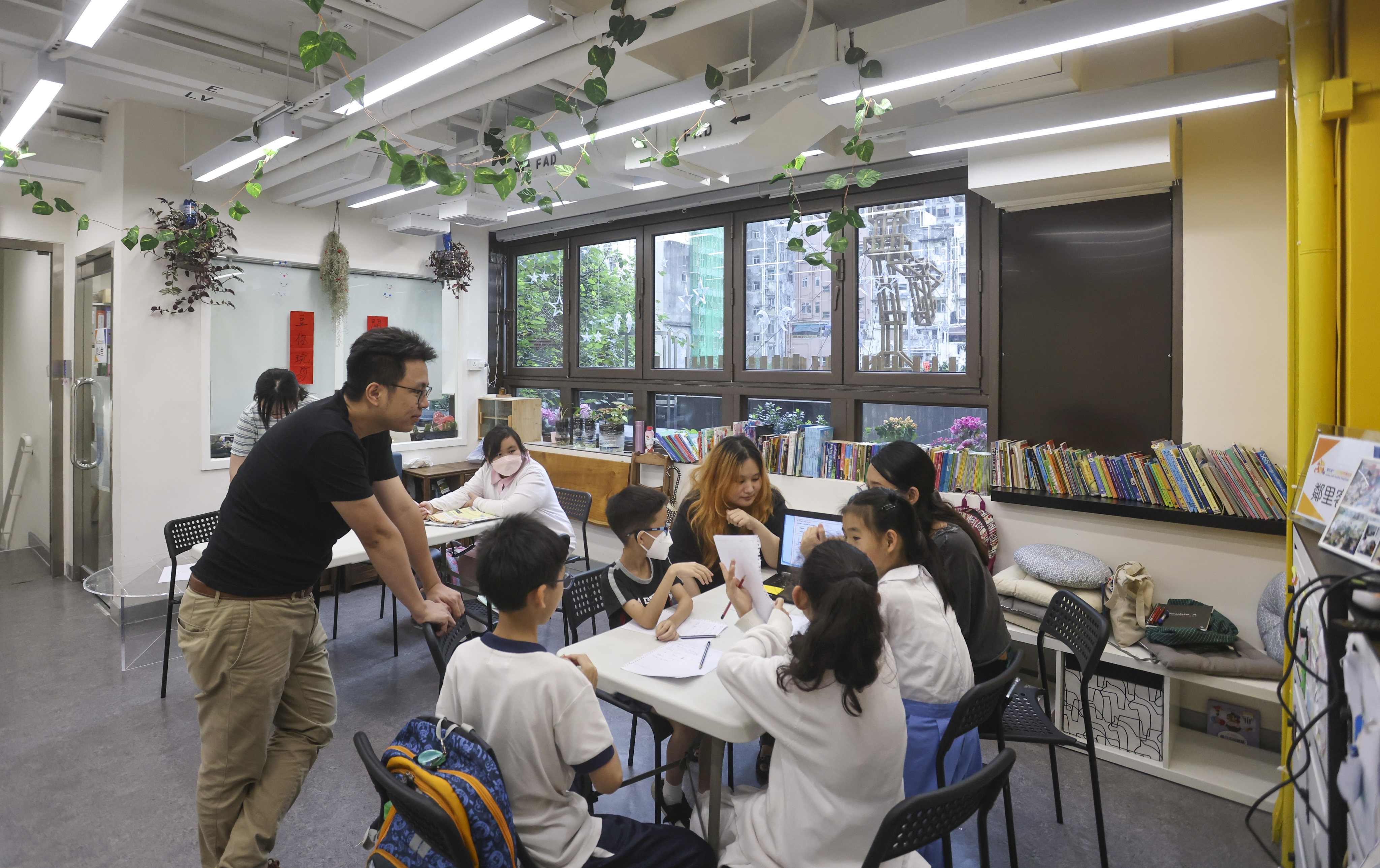 The Jockey Club Healthy Neighbourhood Kitchen Project in Sai Wan gives underprivileged households space to work and study, prepare meals and spend time together. Photo: Jonathan Wong