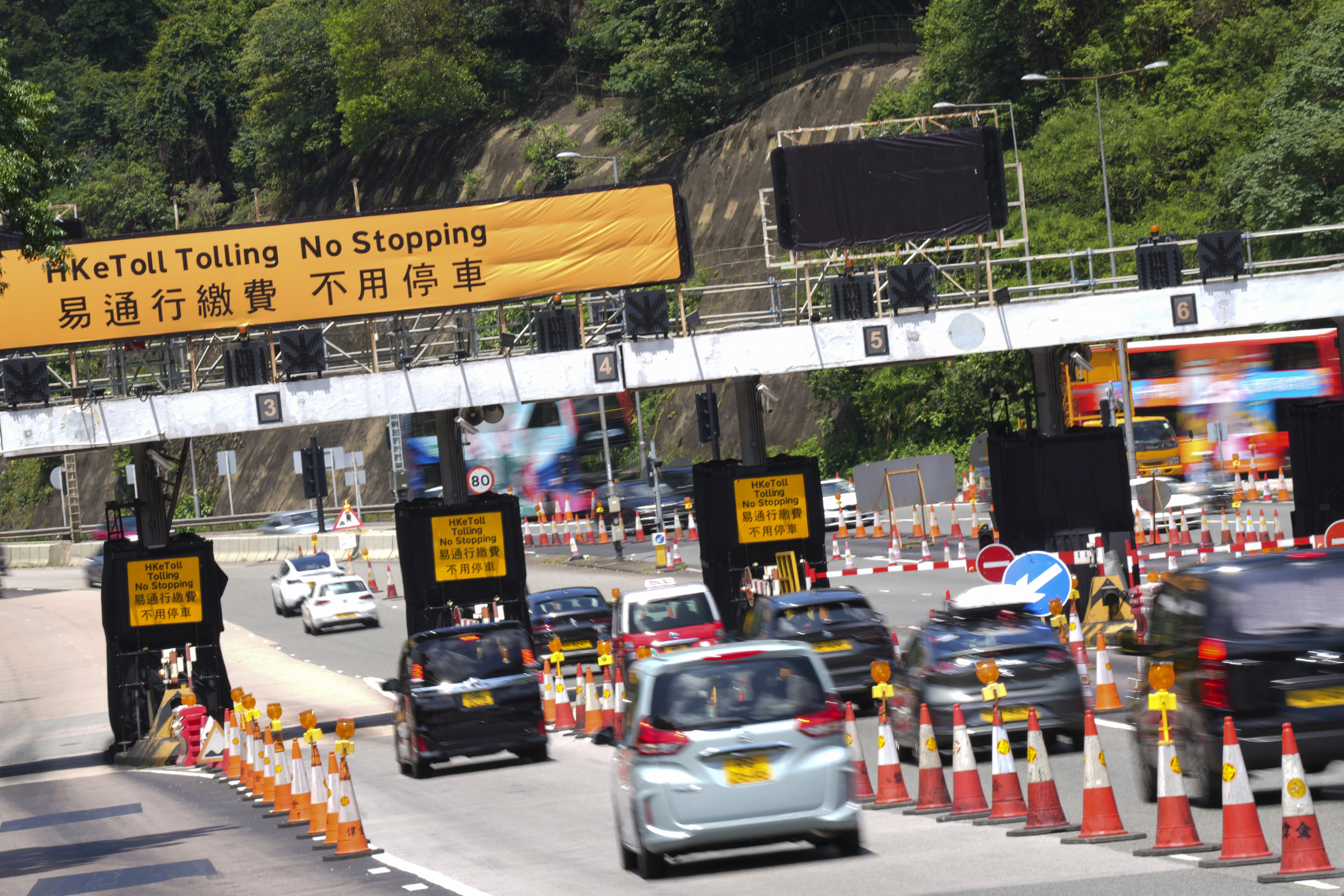About 90,000 vehicles pass through the Lion Rock Tunnel on a daily basis. Photo: Elson Li