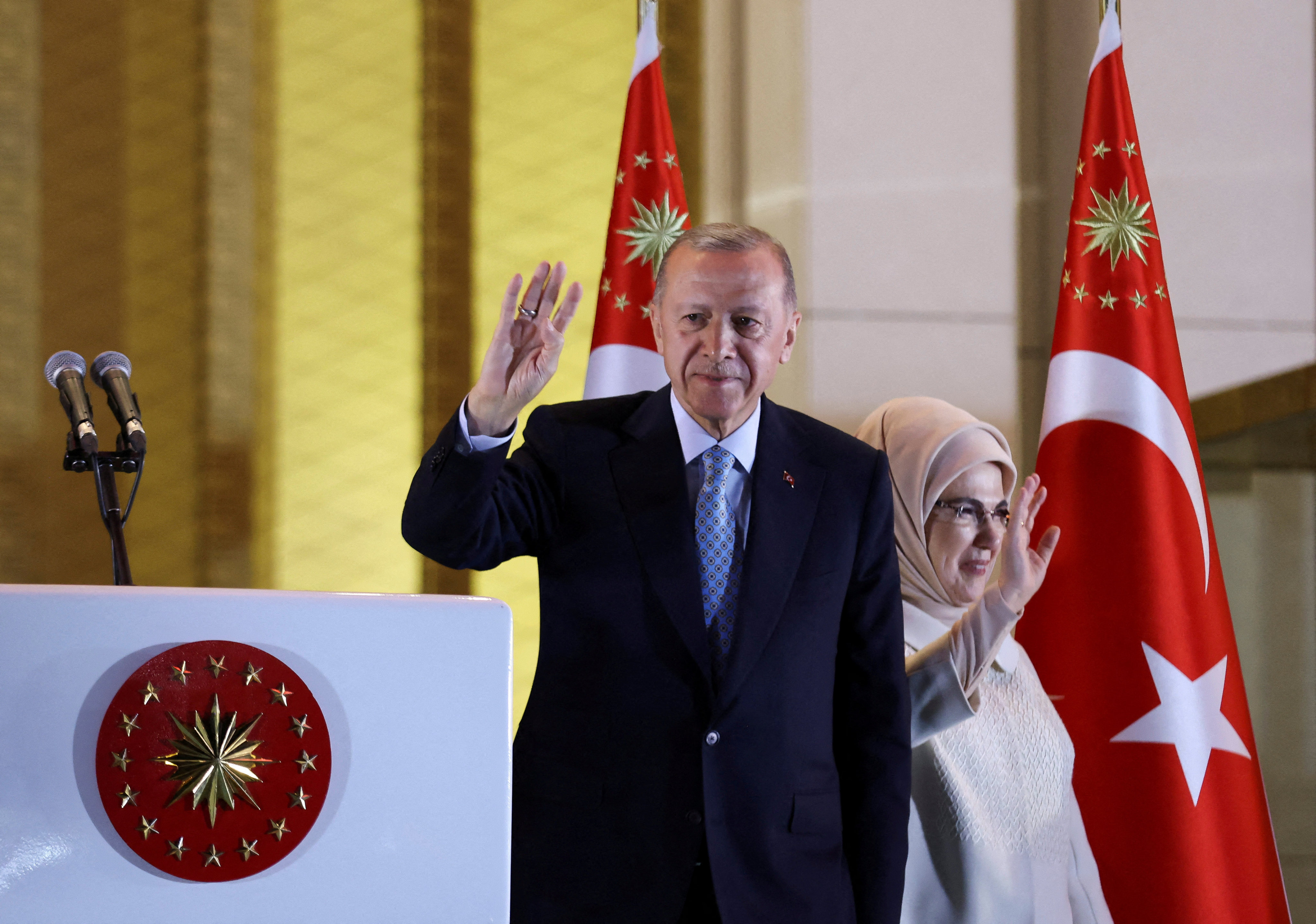 Turkish President Tayyip Erdogan and his wife Ermine Erdogan wave to supporters following his victory in the second round of the presidential election. Photo: Reuters