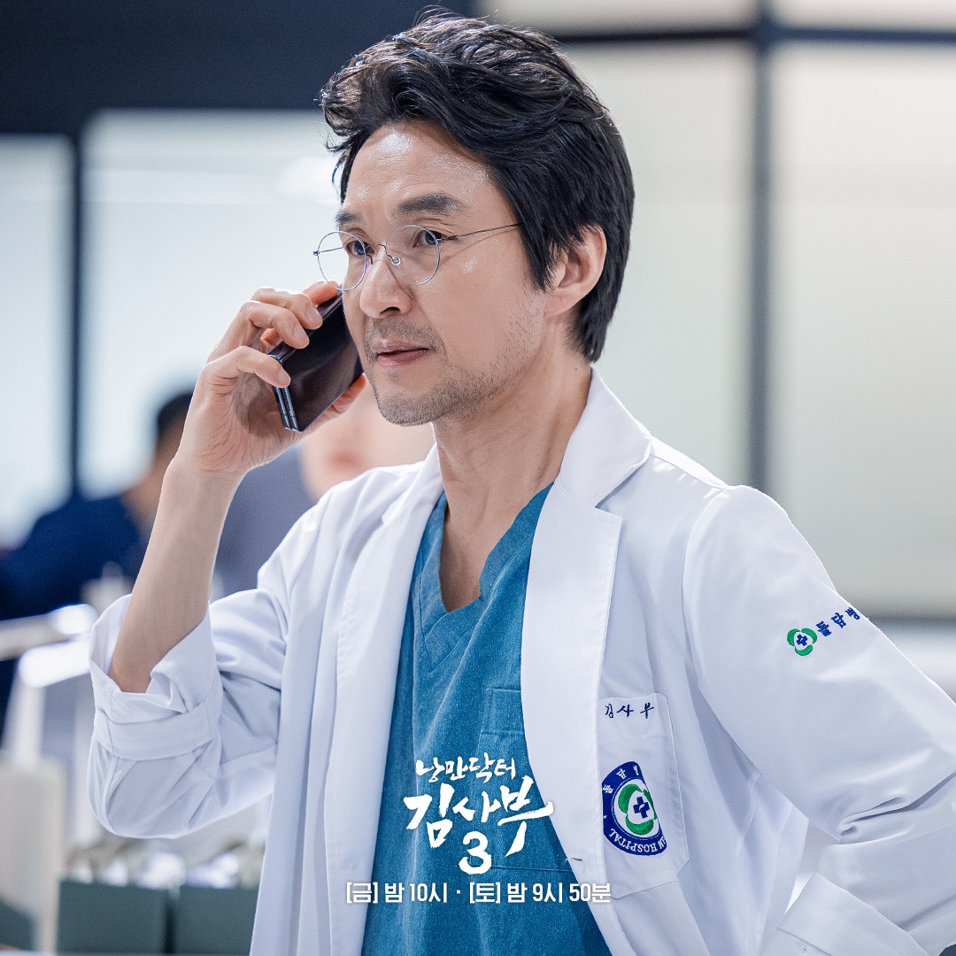 Han Suk-kyu  as Master Kim in a still from “Dr. Romantic” season 3.