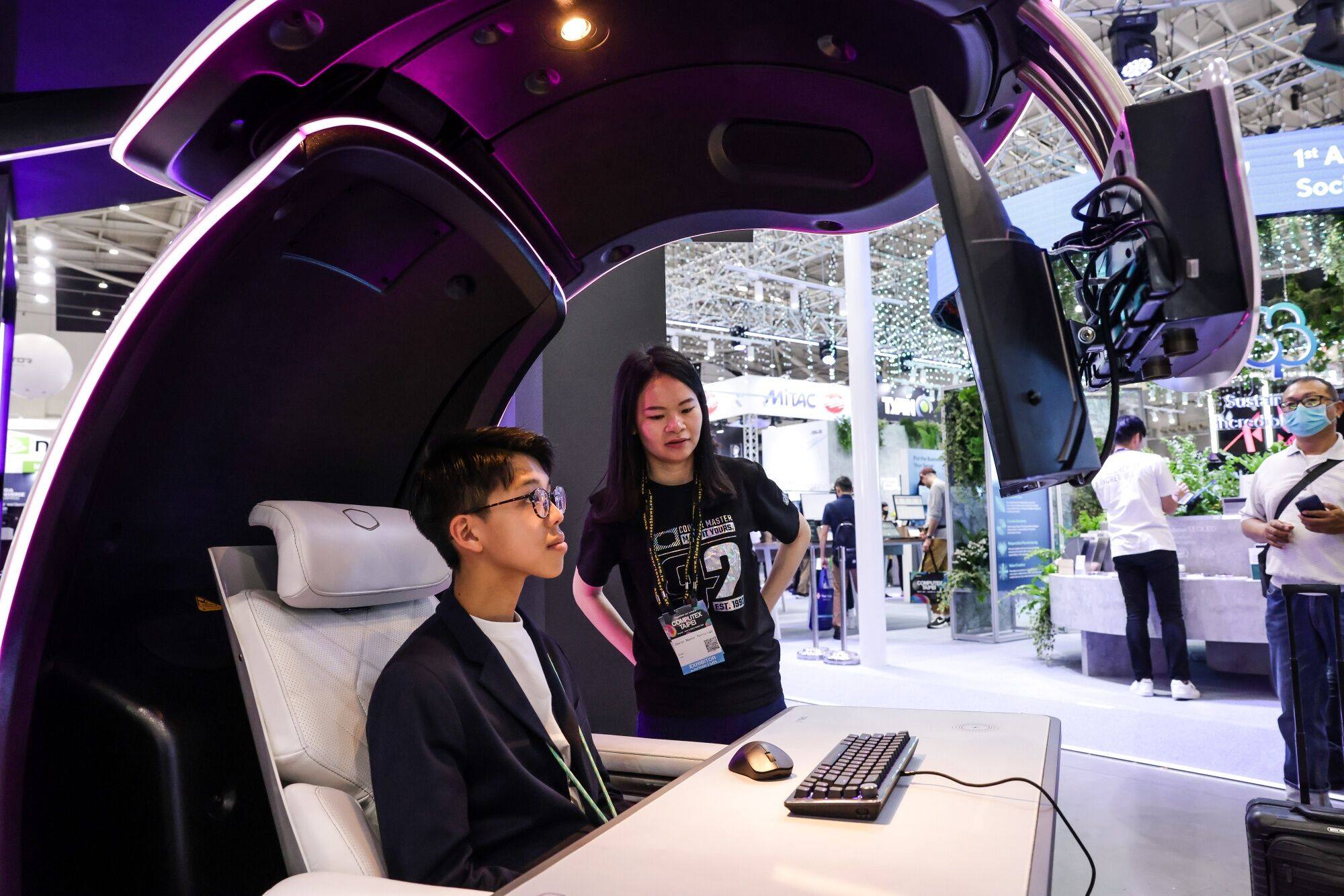 A visitor tries an immersive gaming device during the Computex Taipei expo on Tuesday. The trade show runs through Friday. Photo: Bloomberg