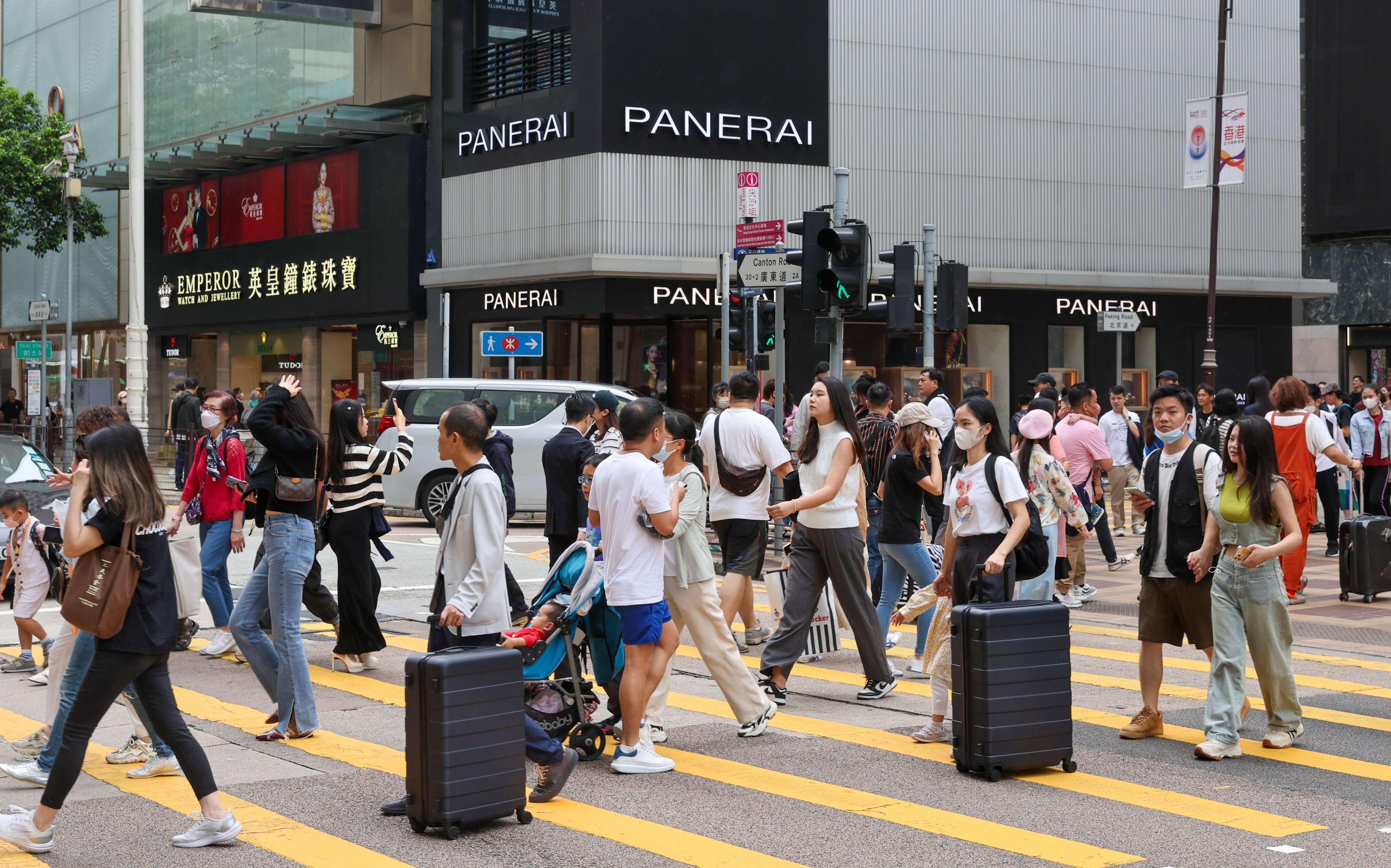 The return of mainland Chinese visitors to Hong Kong has boosted life insurance sales in the city. Photo: Yik Yeung-man