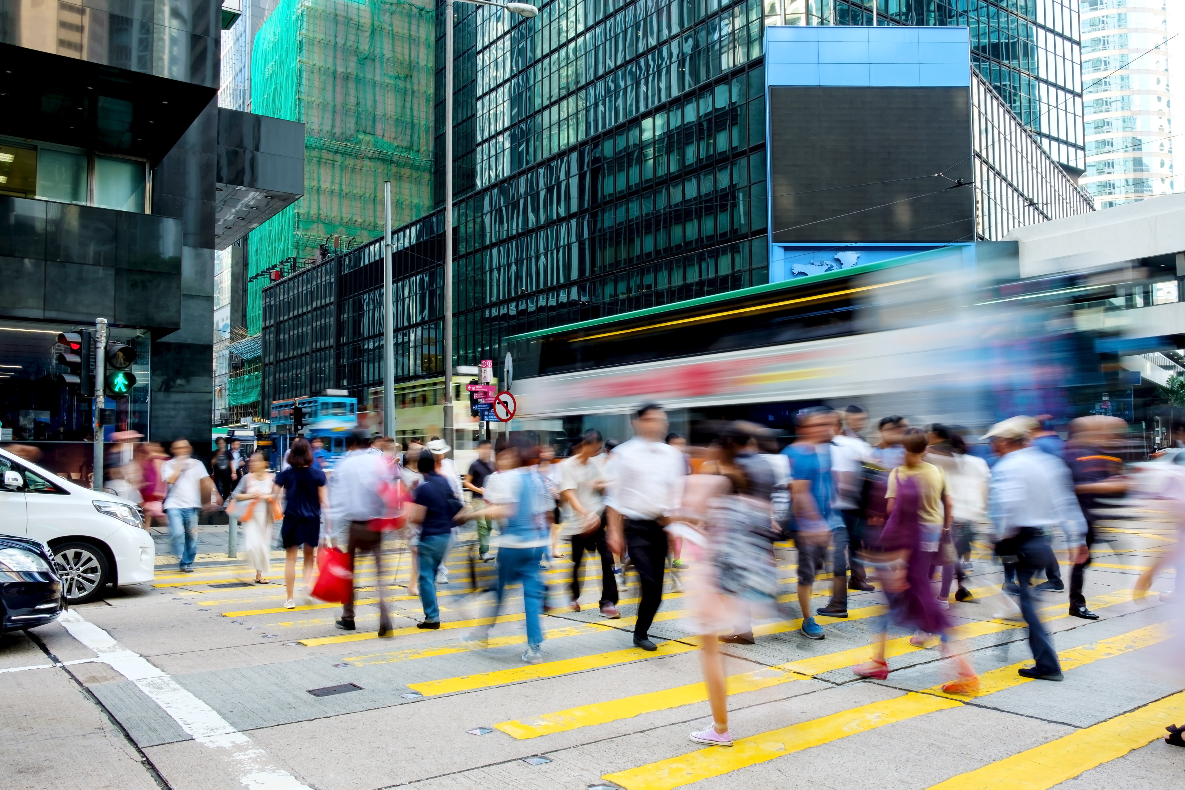 People crossing a busy street in Central, Hong Kong. Photo: Shutterstock