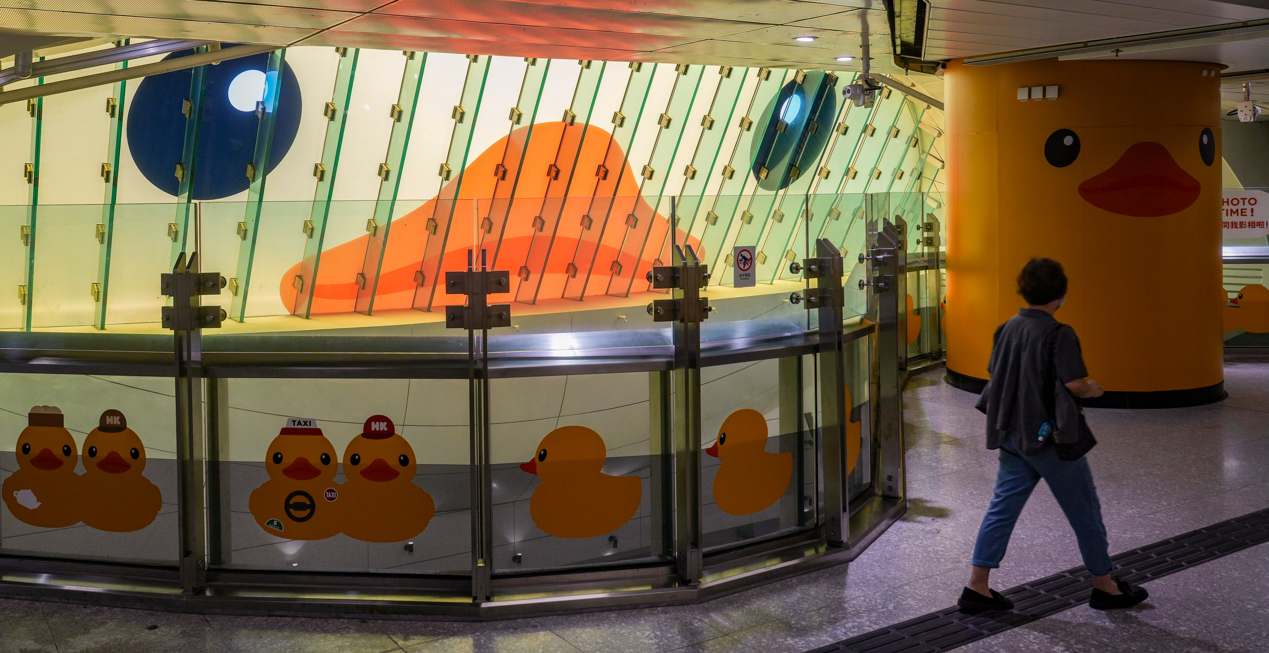 An MTR artwork installation in Admiralty station promoting the “Double Ducks” display. Photo: Sam Tsang