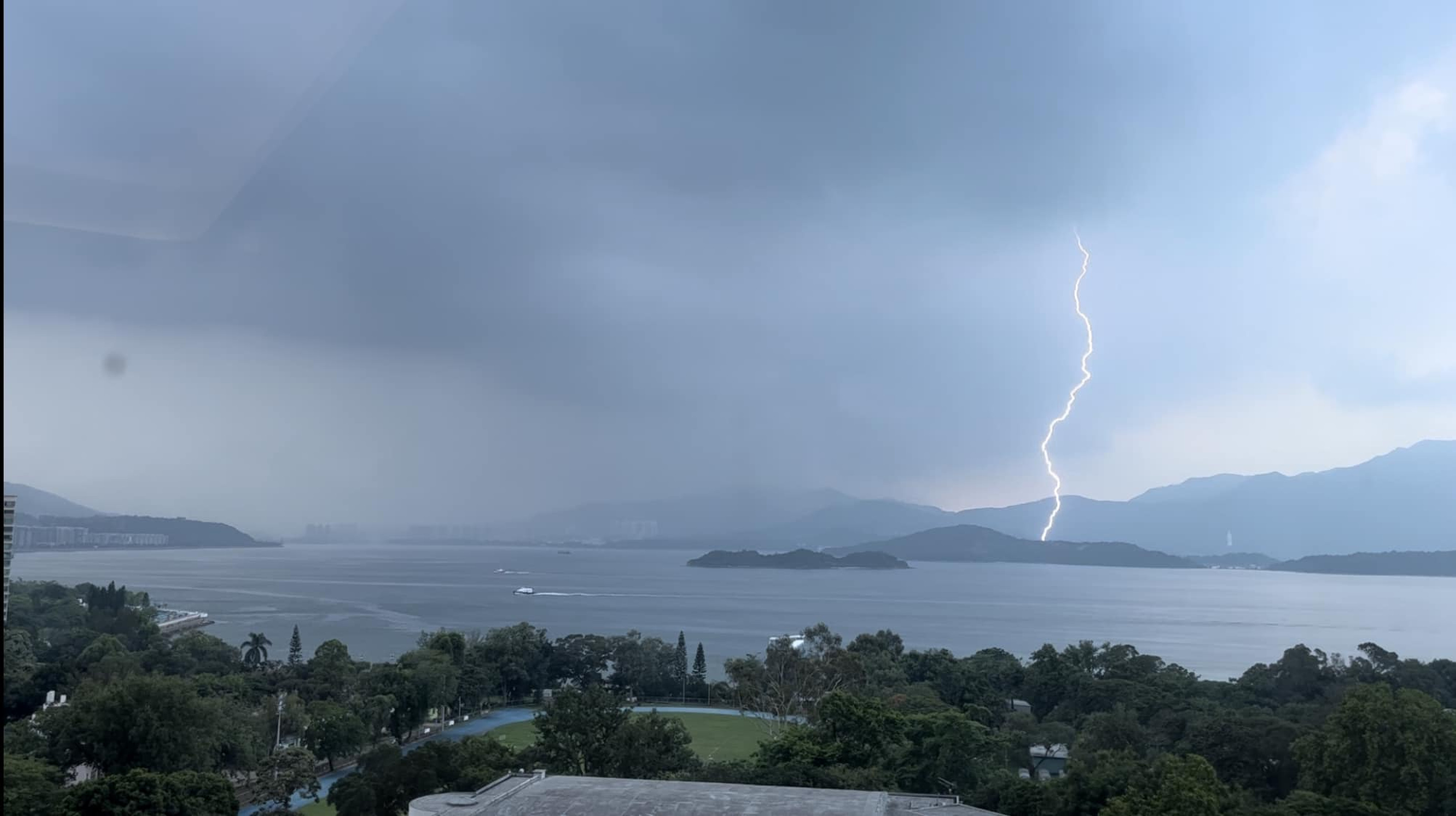 A lightning strike captured on camera at Ma On Shan. Photo: Facebook/Lee Lam