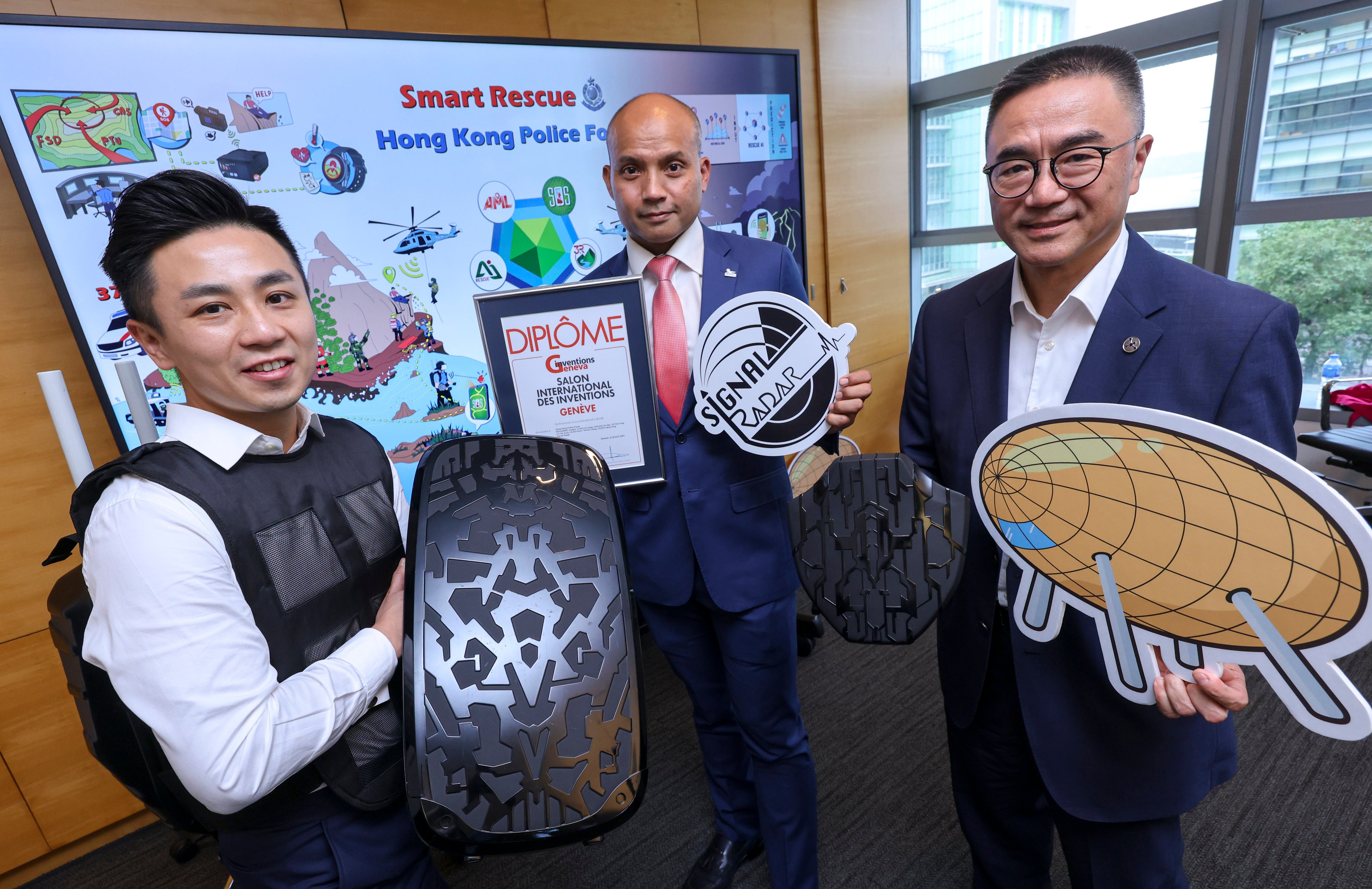 (From left) Ken Leung of Altai Technologies, police Senior Superintendent Swalikh Mohammed and the Science Park’s Eric Or introduce the new technology. Photo: May Tse