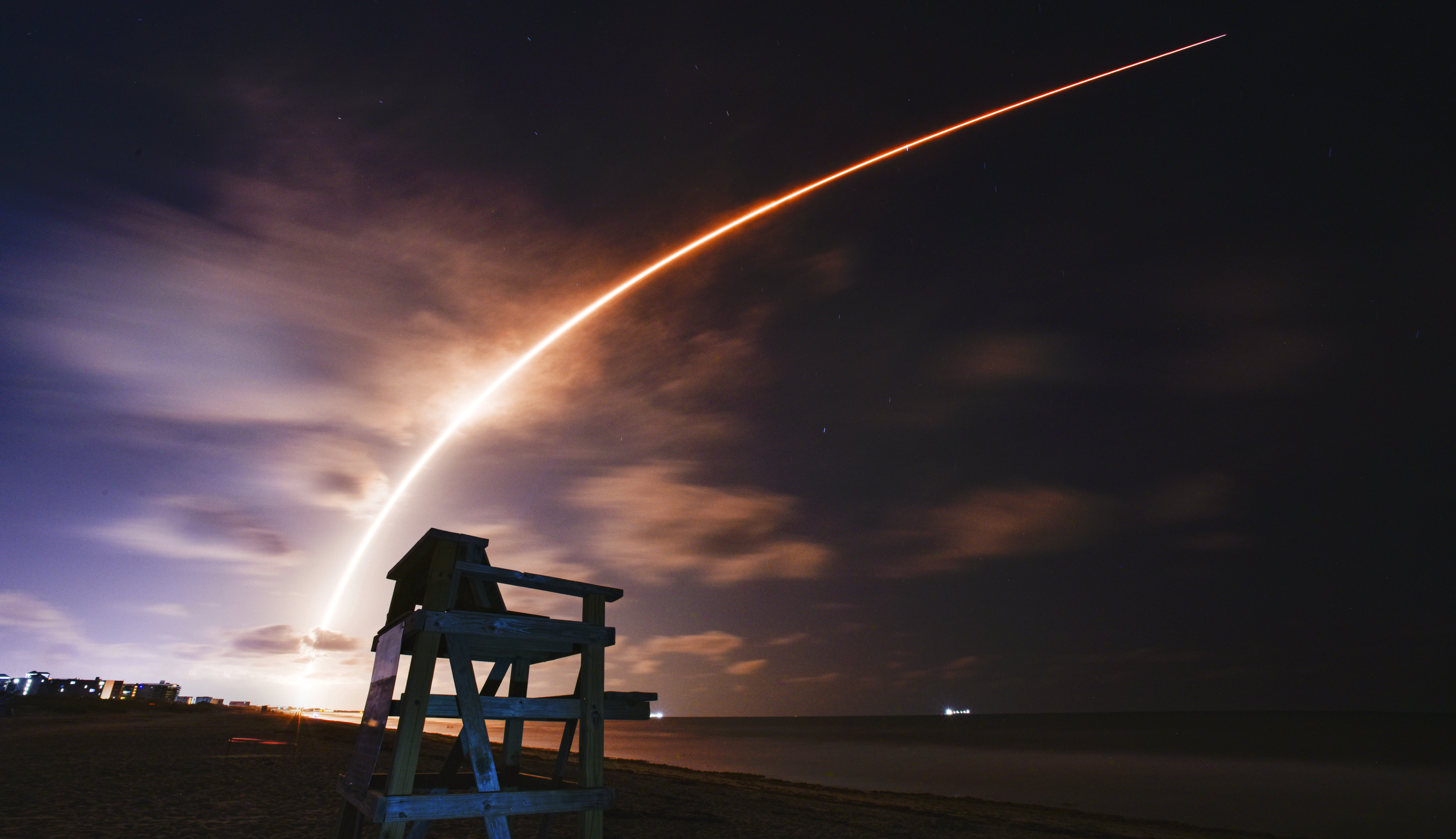 A SpaceX Falcon 9 rocket carrying a batch of Starlink satellites launches at Cape Canaveral Space Force Station on May 14. Photo: Florida Today via AP
