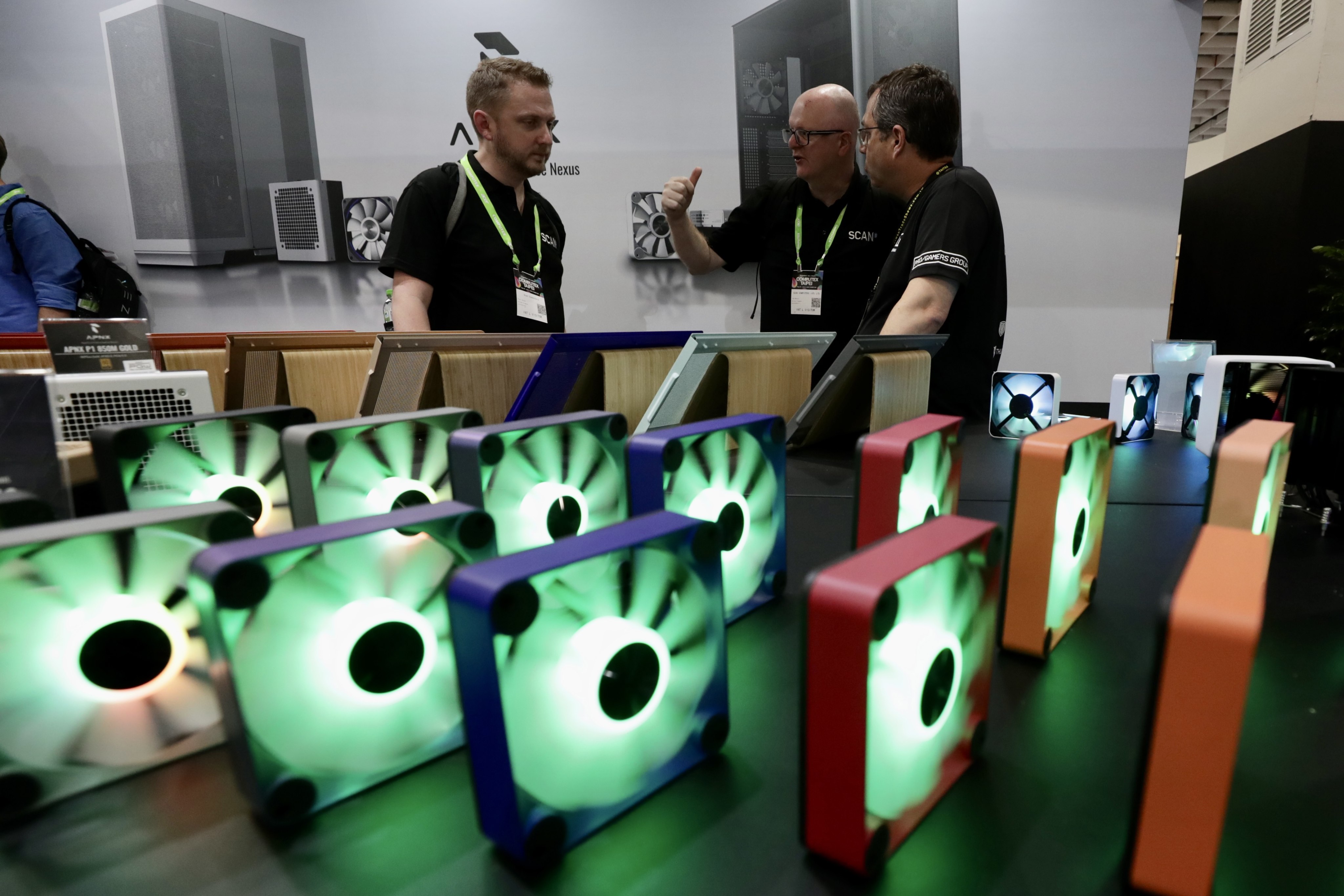 Visitors view different computer peripherals during Computex Taipei 2023. Photo: EPA-EFE