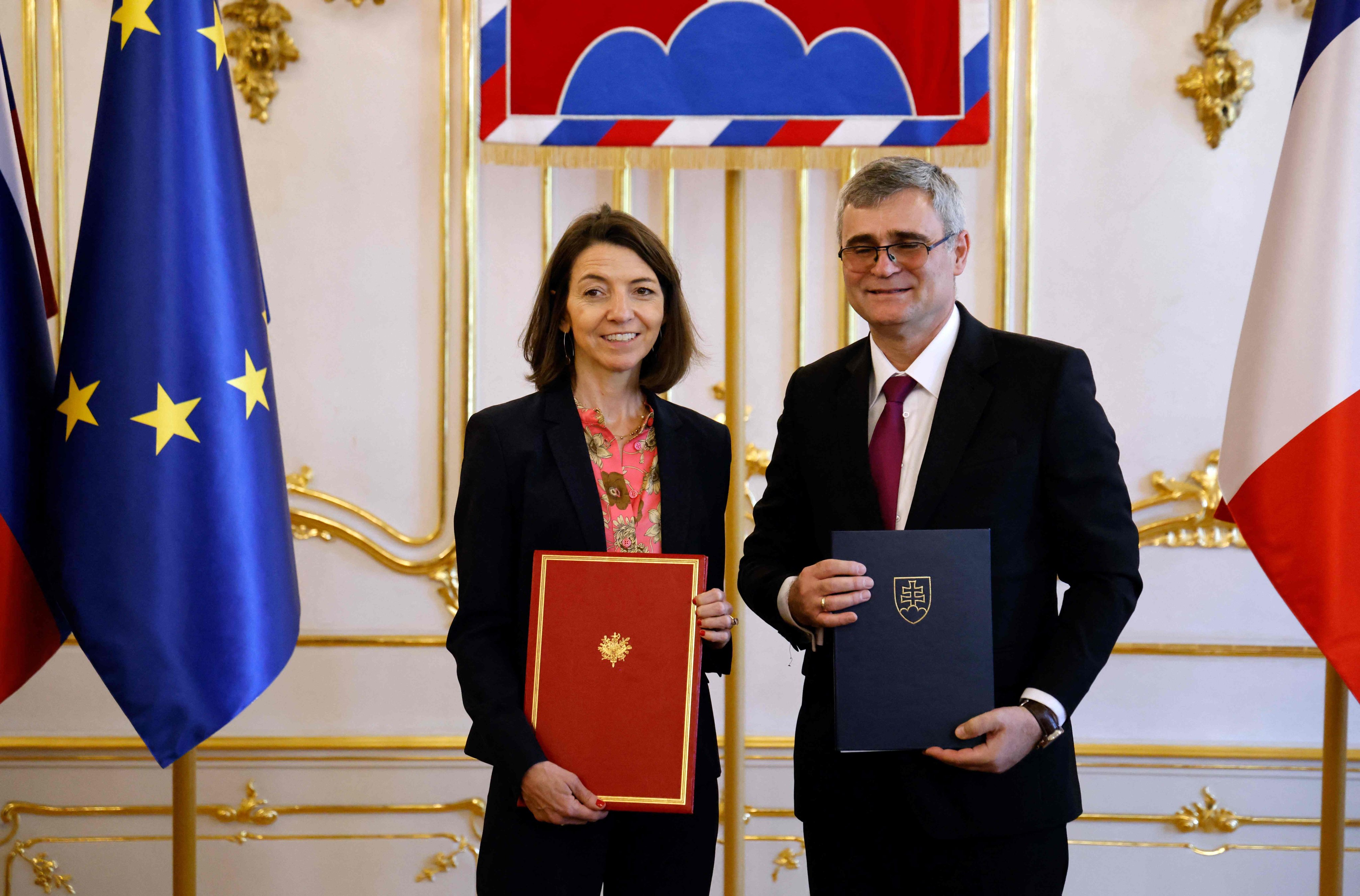French Secretary of State for European Affairs Laurence Boone and Slovakia’s State Secretary to the Minister of Foreign and European Affairs Peter Misik. Photo: AFP 