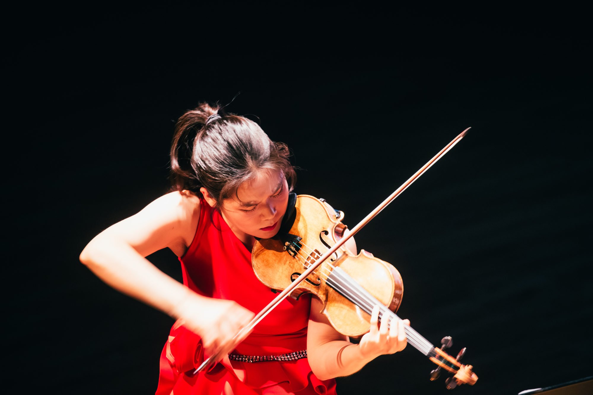 ‘Dynamic Duo’ violinist Esther Yoo and pianist Zee Zee live up to their billing in a dazzling