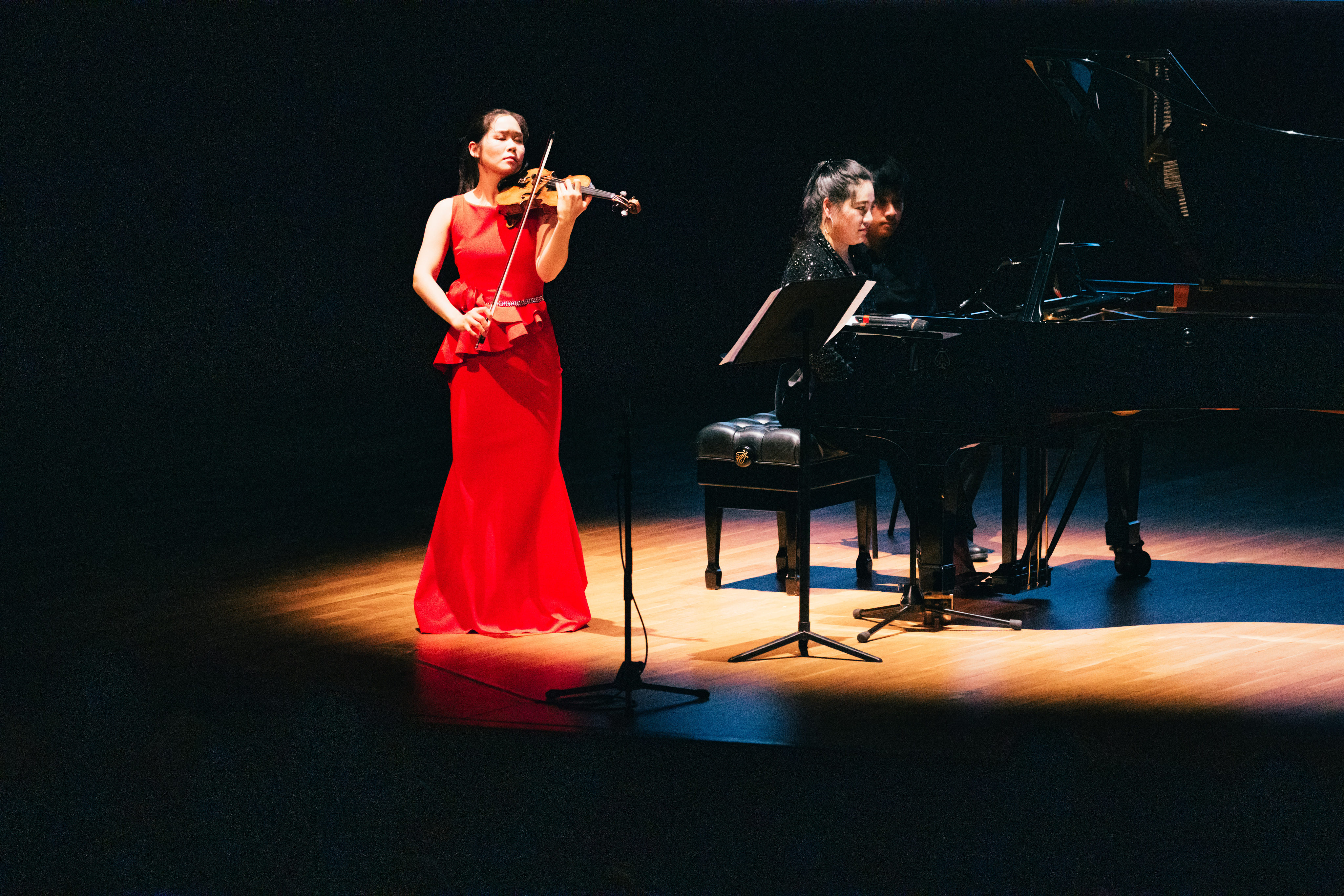 Violinist Esther Yoo and pianist Zee Zee perform during their June 5, 2023 recital at Hong Kong City Hall organised by Premiere Performances. Both musicians dazzled with their playing of works by Debussy, Grieg, Rachmaninov, Vieuxtemps and Jeongkyu Park. Photo: Kenny Cheung/Premiere Performances of Hong Kong