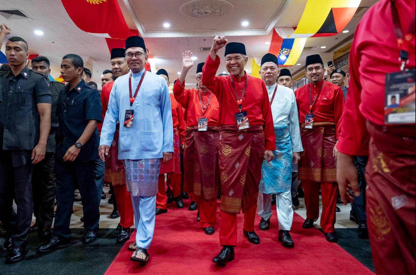 Malaysian Prime Minister Anwar Ibrahim (left) and Umno chief Ahmad Zahid Hamidi (right) attend the party’s general assembly in Kuala Lumpur on Friday. Photo: Twitter/Anwar Ibrahim