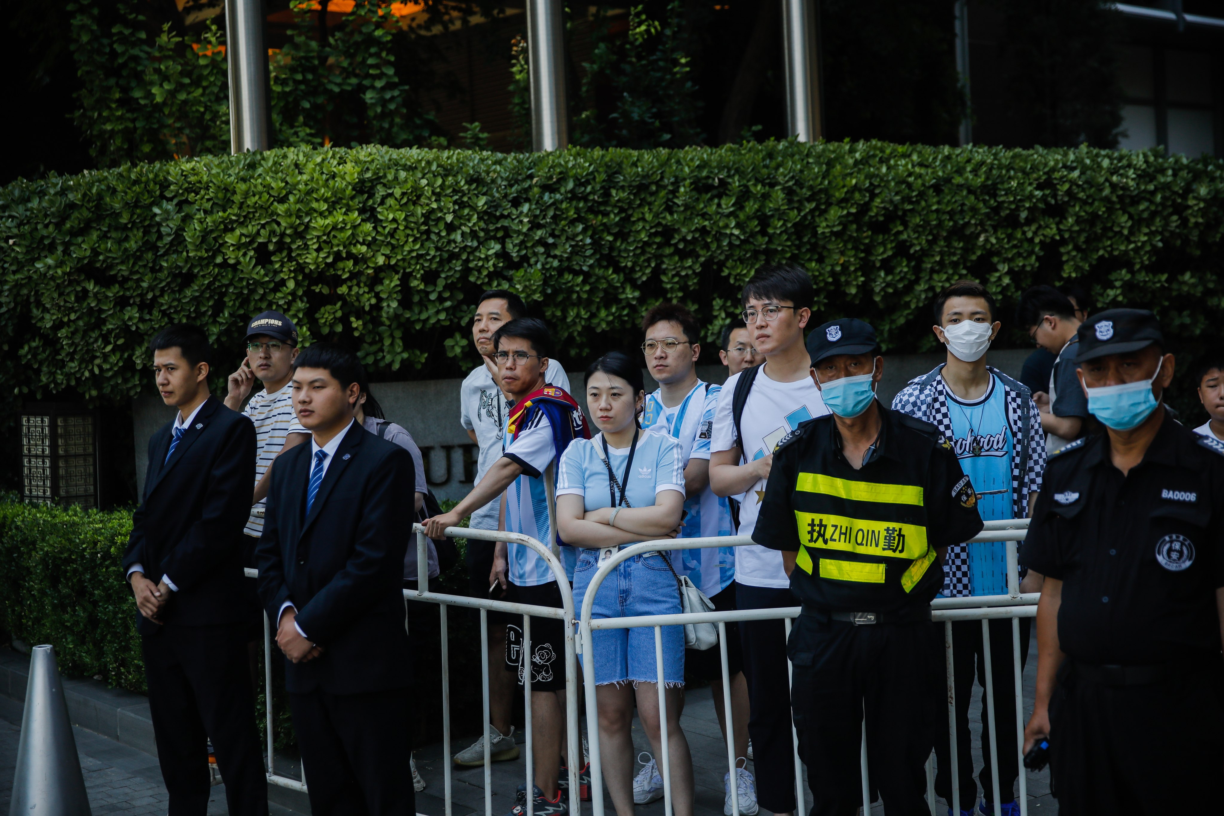 Fans in Beijing wait for the arrival of Lionel Messi at the Argentina team hotel. Photo: EPA-EFE