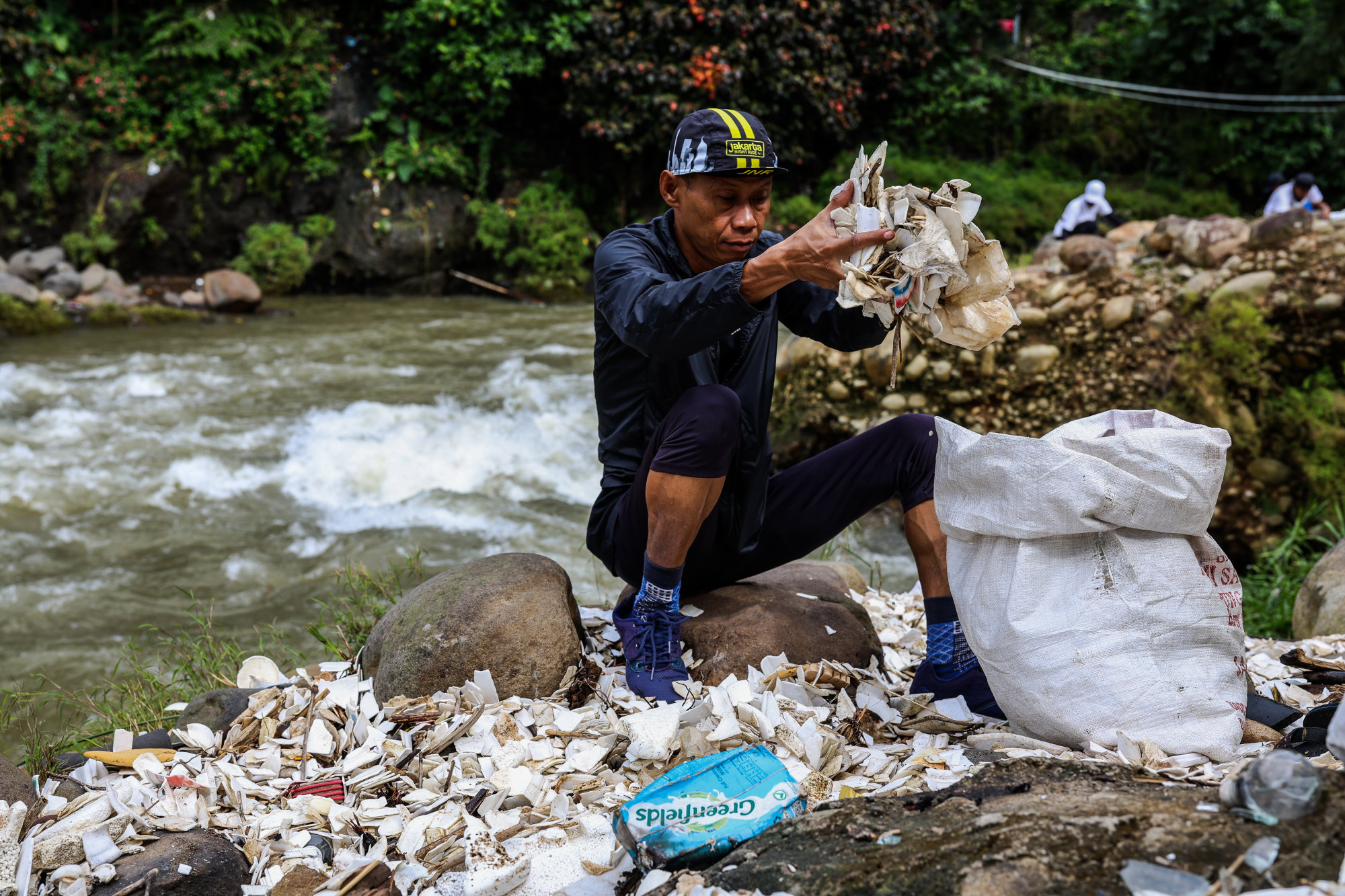 Indonesia's youth clean up trash from waterways, but more permanent  solutions are still elusive – WATE 6 On Your Side