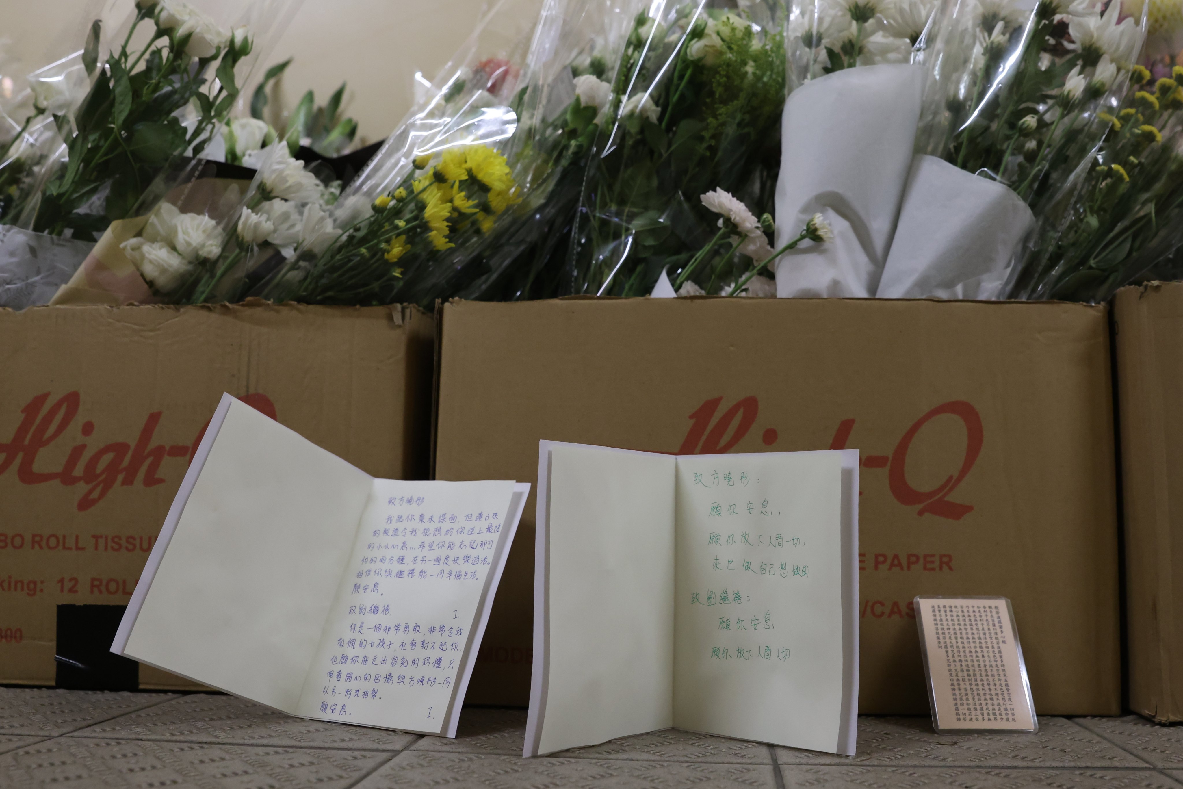 People place flowers and leave notes at the shopping mall where two women were killed on June 2 by a mentally disturbed man. Photo: May Tse