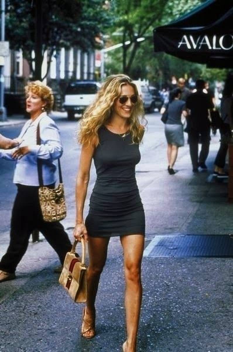 15 Looks Only Carrie Bradshaw Can Wear  Carrie bradshaw outfits, Fashion,  City outfits