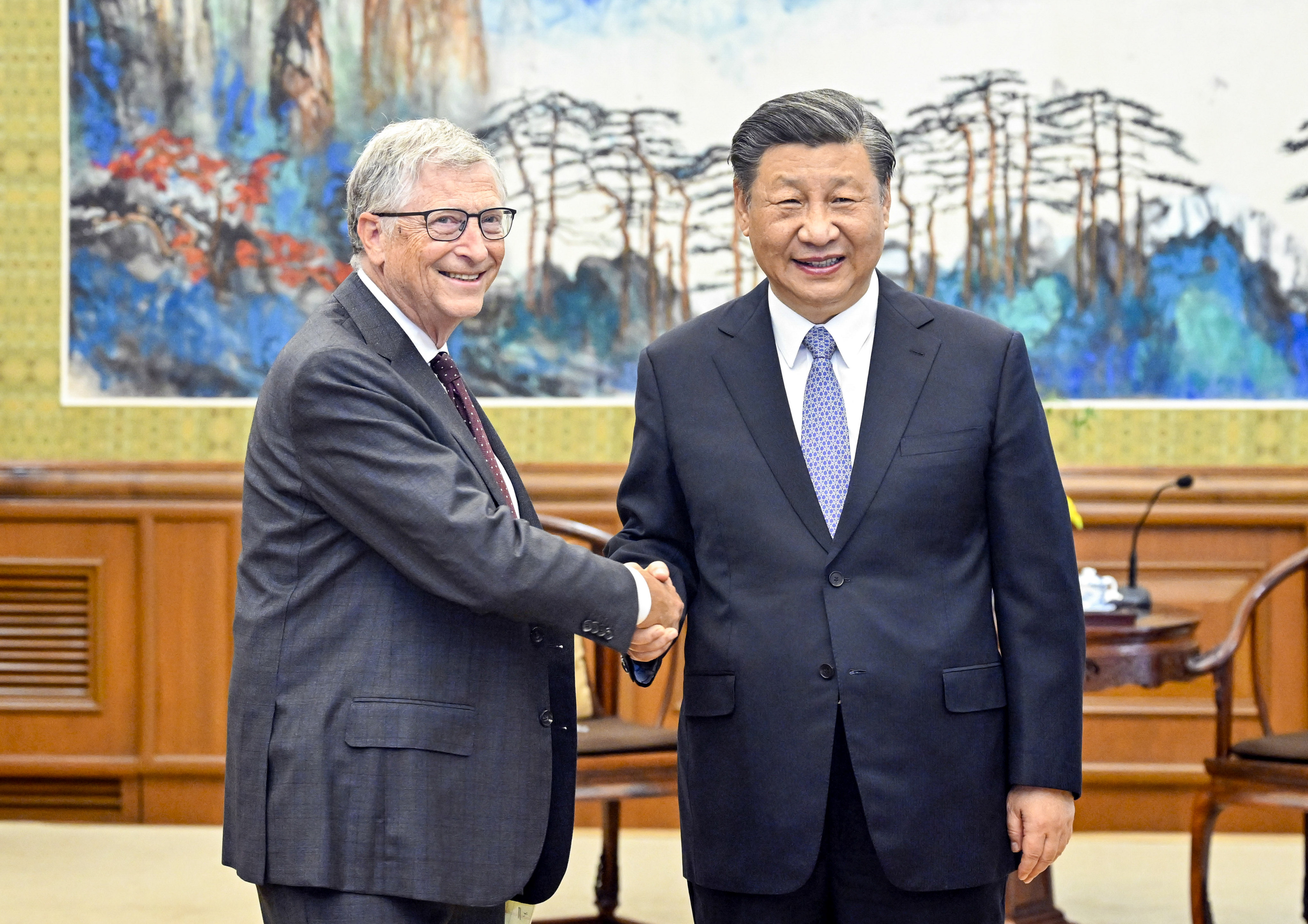 Chinese President Xi Jinping and Bill Gates meet in Beijing on Friday. Photo: Xinhua
