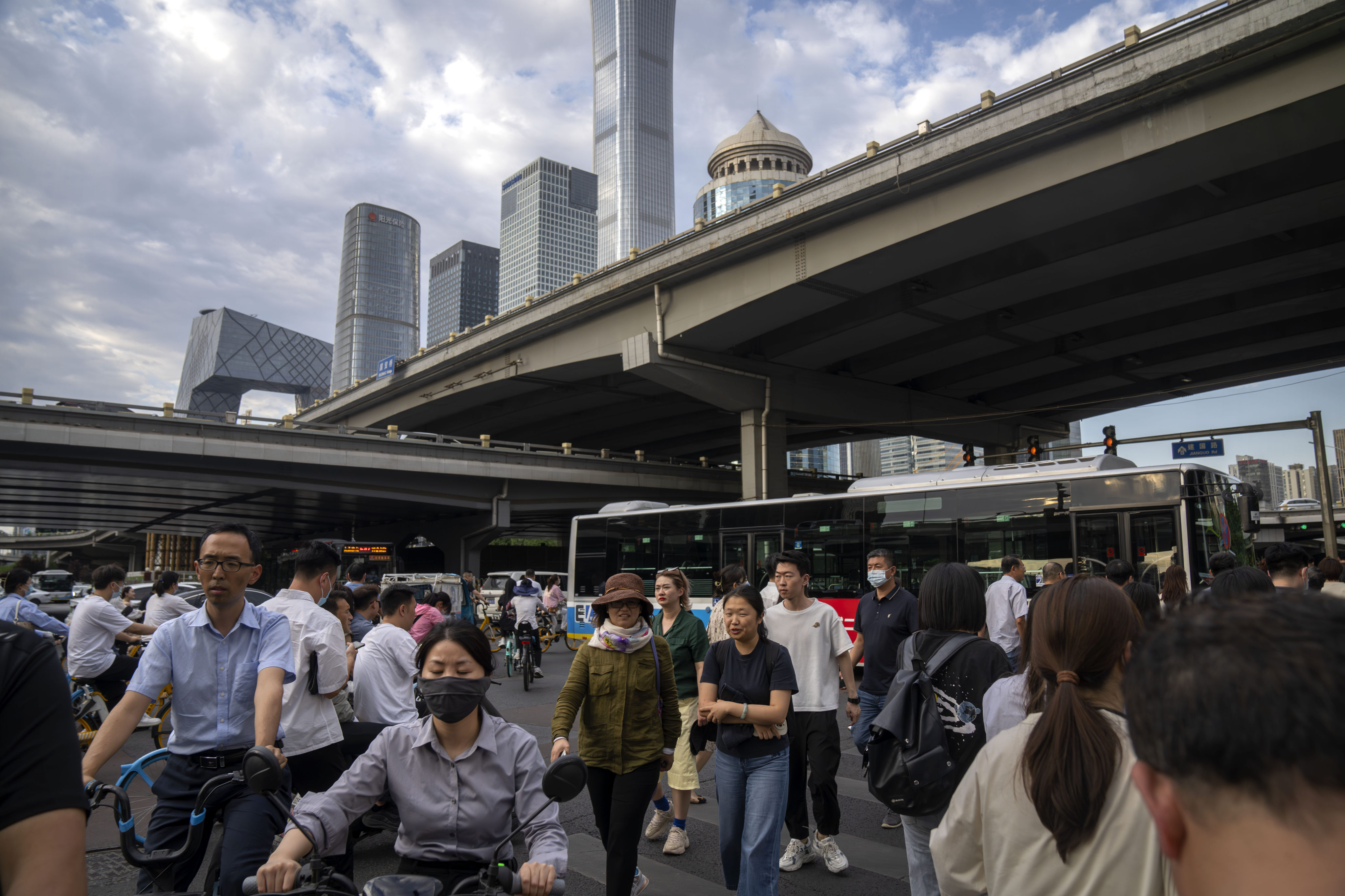 Commuters cross an intersection during the evening rush hour in the central business district of Beijing on June 13. By the count of economist Branko Milanovic, China could have as many rich citizens as the US by around 2040. Photo: AP 