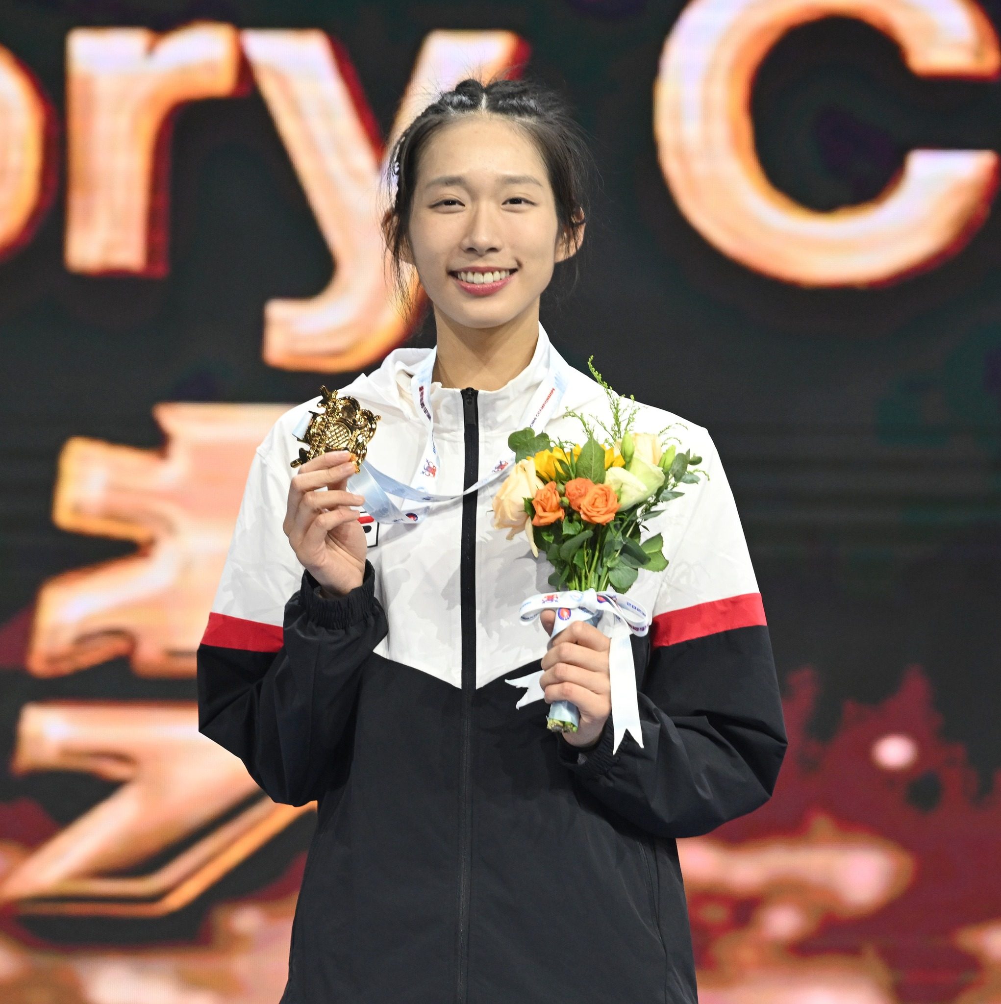 Fencing World Cup Fujairah: South Korea's Sera Song strikes back at Hong  Kong's Vivian Kong with sudden-death épée win