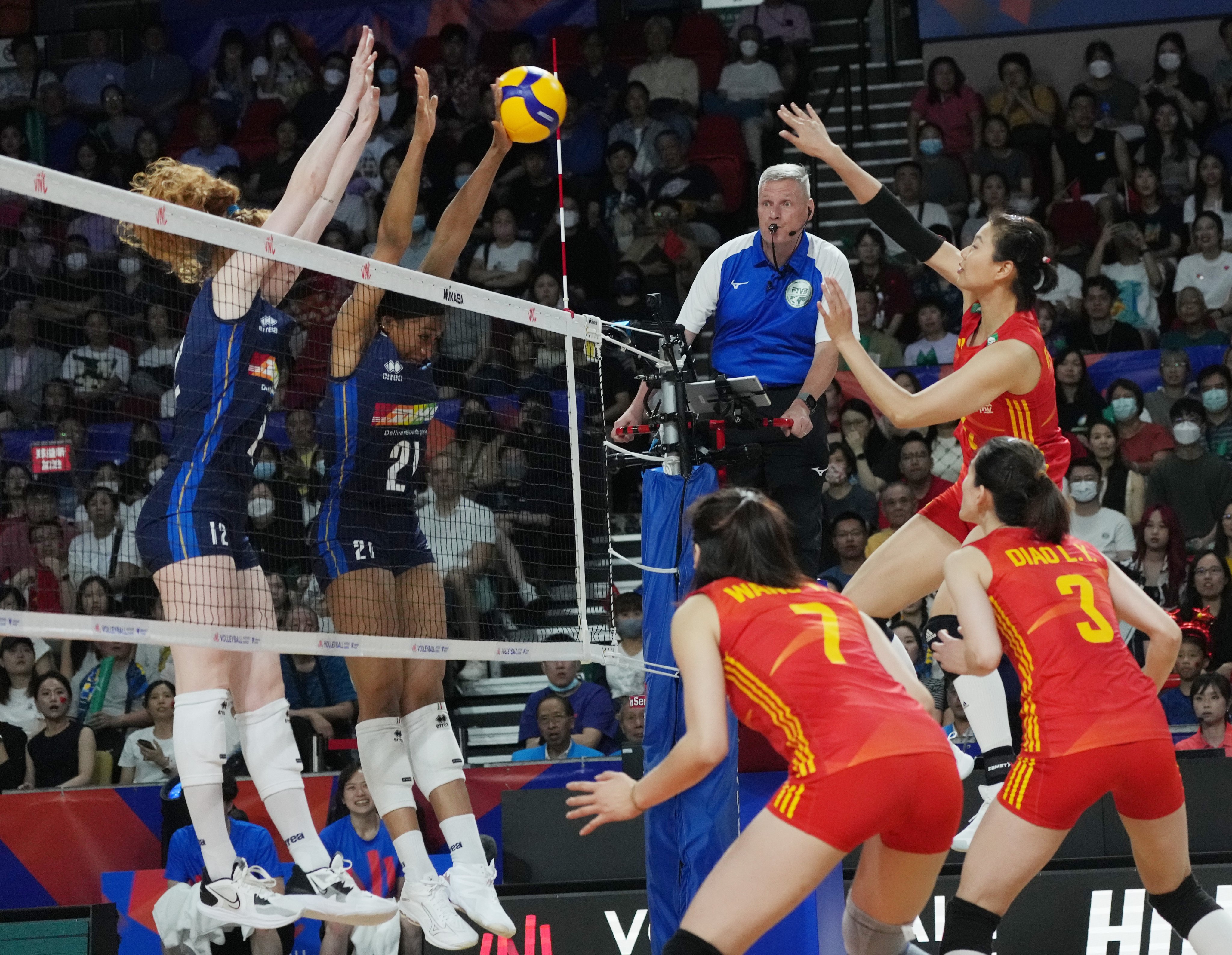 China’s Gong Xiangyu spikes the ball as Italy’s defenders move to block it at the net. Photo: Elson Li