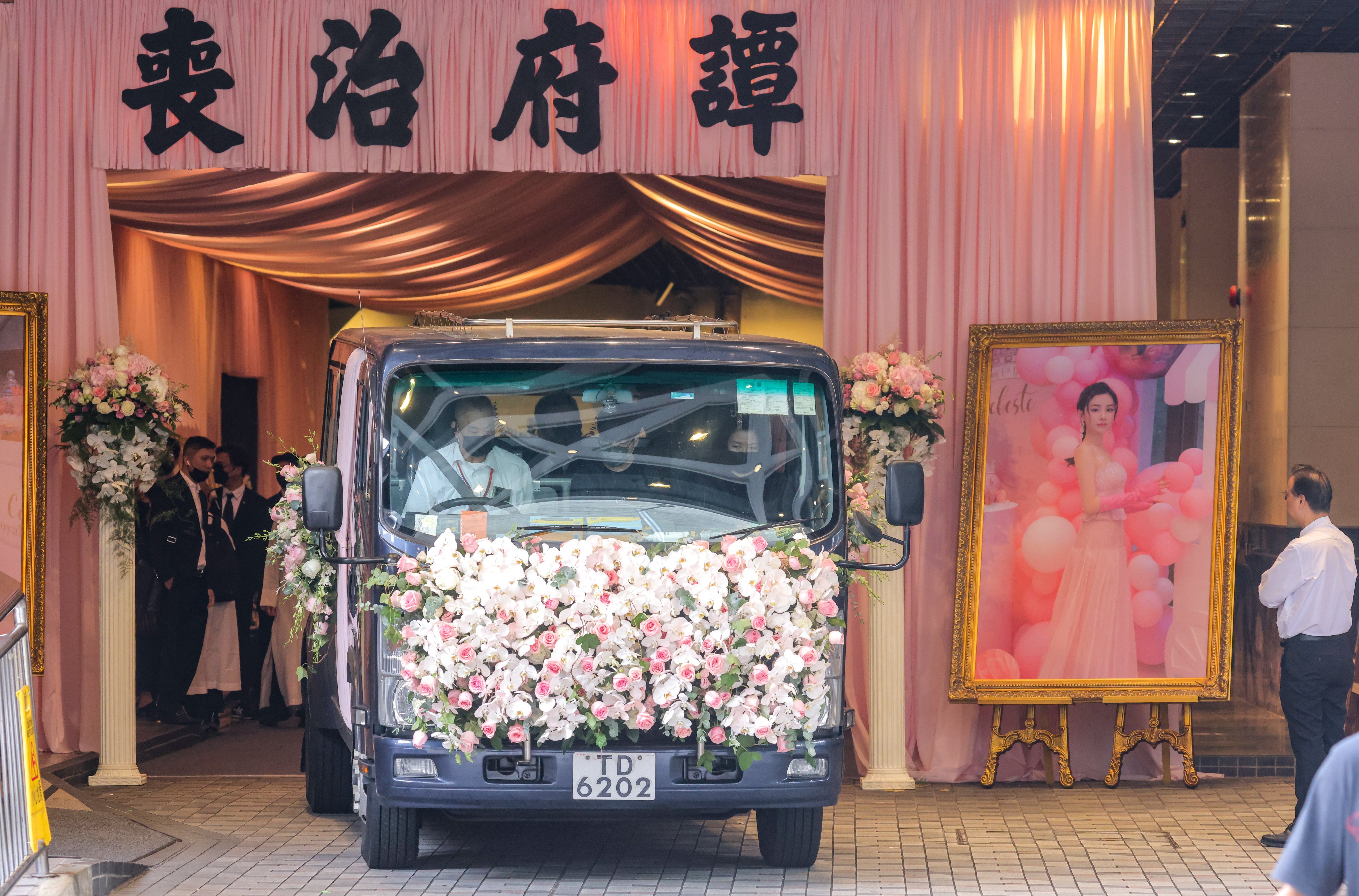 The funeral procession sets off for Lantau Island, where Choi’s remains will be cremated. Photo: Jelly Tse
