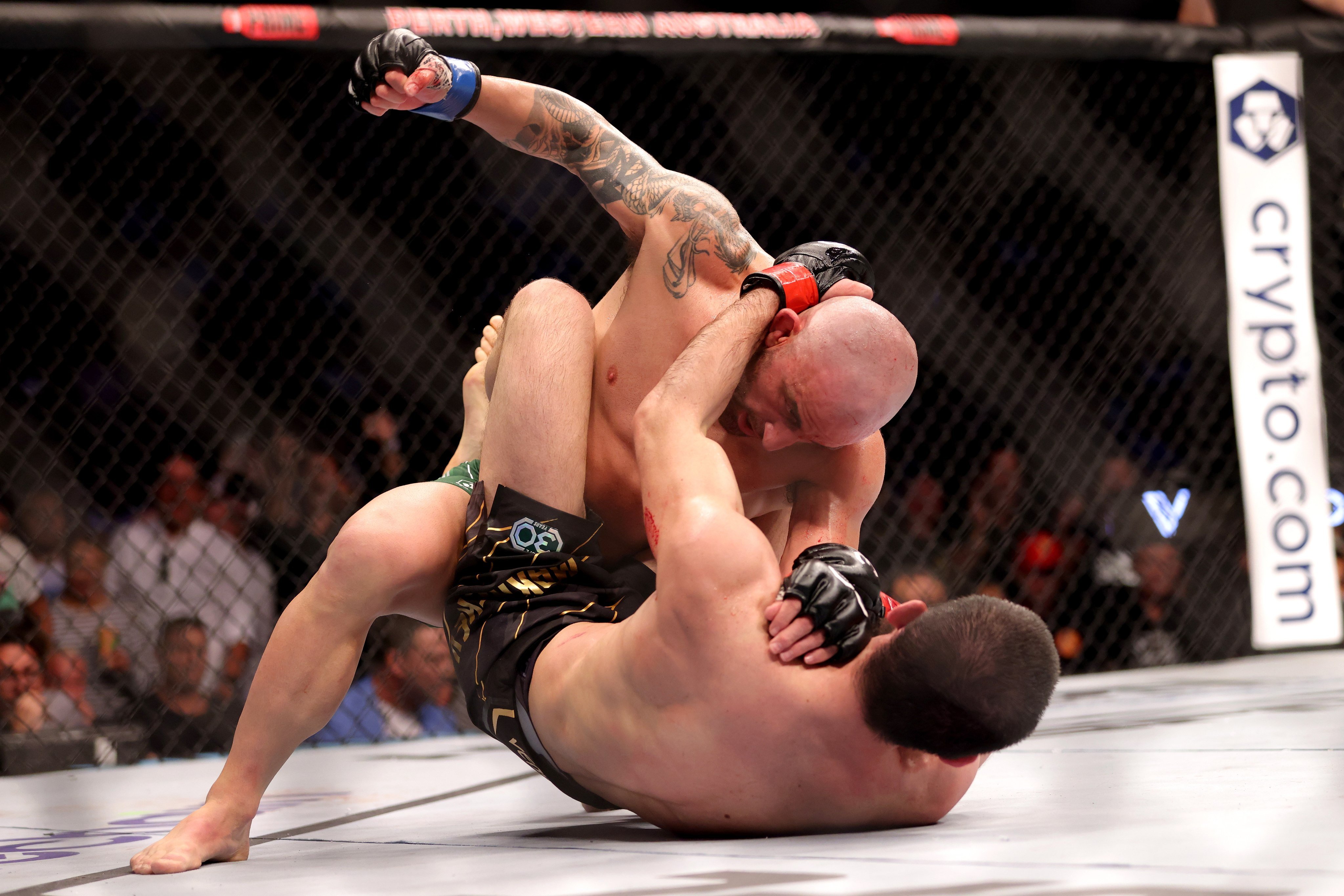 Alex Volkanovski (left) swings at Islam Makhachev during their lightweight title bout at UFC 284. Photo: EPA-EFE