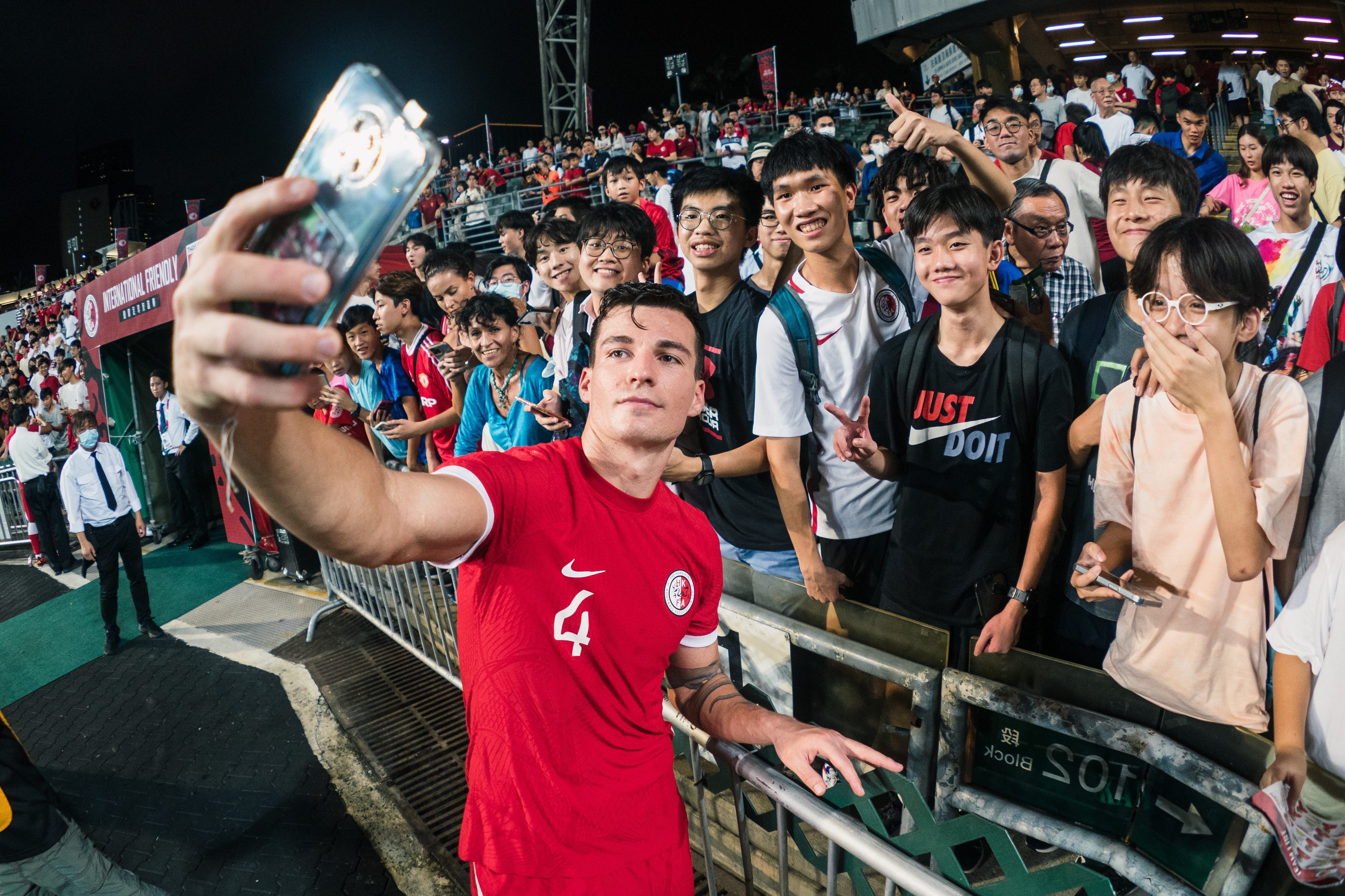 Vas Nunez takes a selfie for Hong Kong fans after the international football friendly match against Thailand at Hong Kong Stadium. Photo: HKFA