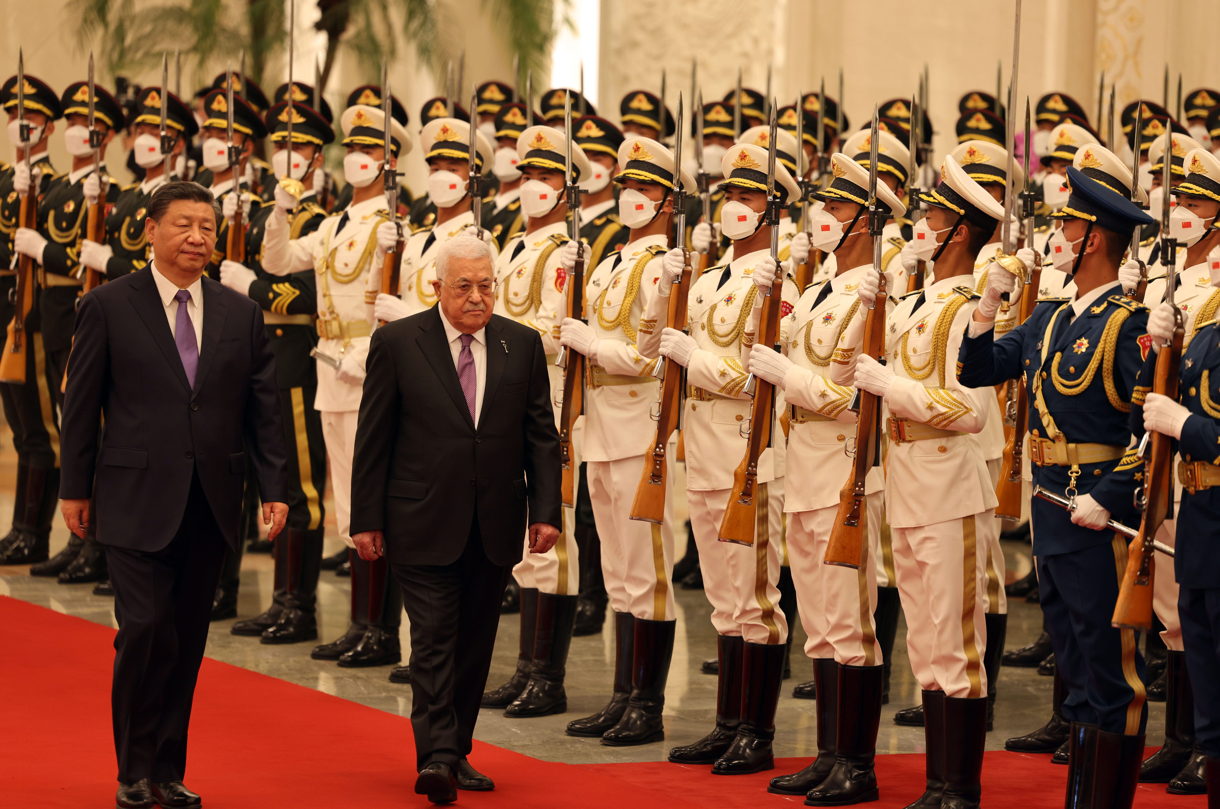 Chinese President Xi Jinping receives Palestinian President Mahmoud Abbas with military honours during a welcoming ceremony ahead of their meeting. Photo: dpa