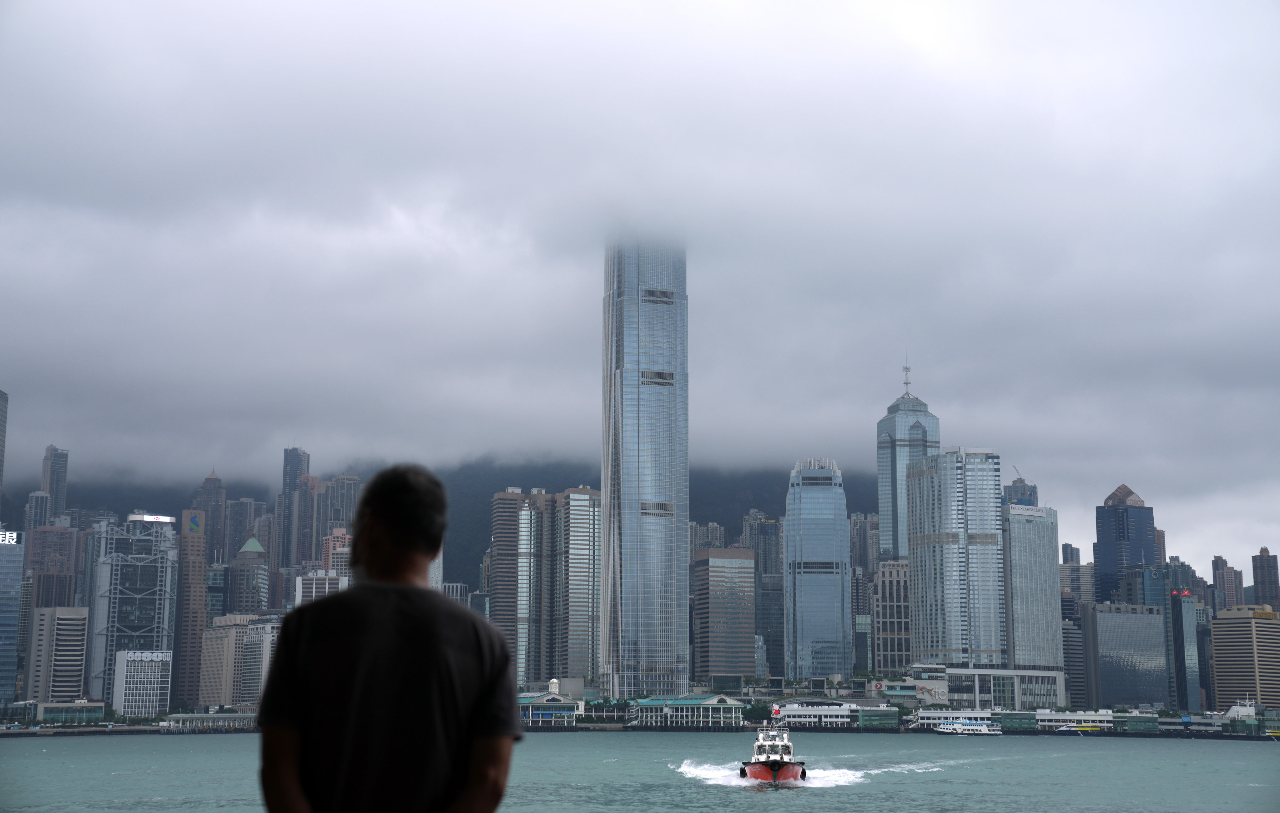 Cloudy weather is seen at Victoria Harbour.  
23NOV22   SCMP / Sam Tsang