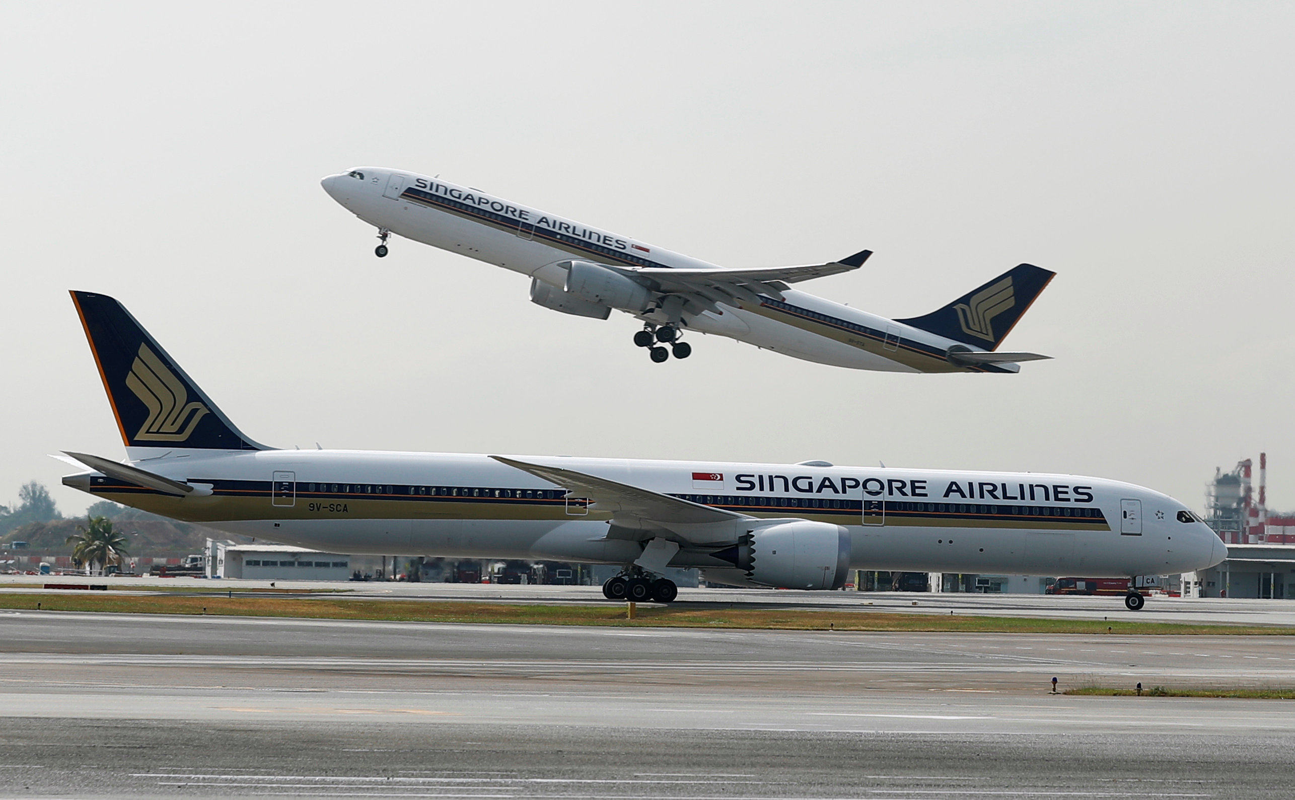 A Singapore Airlines plane takes off from Changi Airport. Singapore’s flag carrier just ended a 12-day run of gains, the longest streak since 2008, and it’s up about 40 per cent this year. Cathay has fallen 9.3 per cent. Photo: Reuters