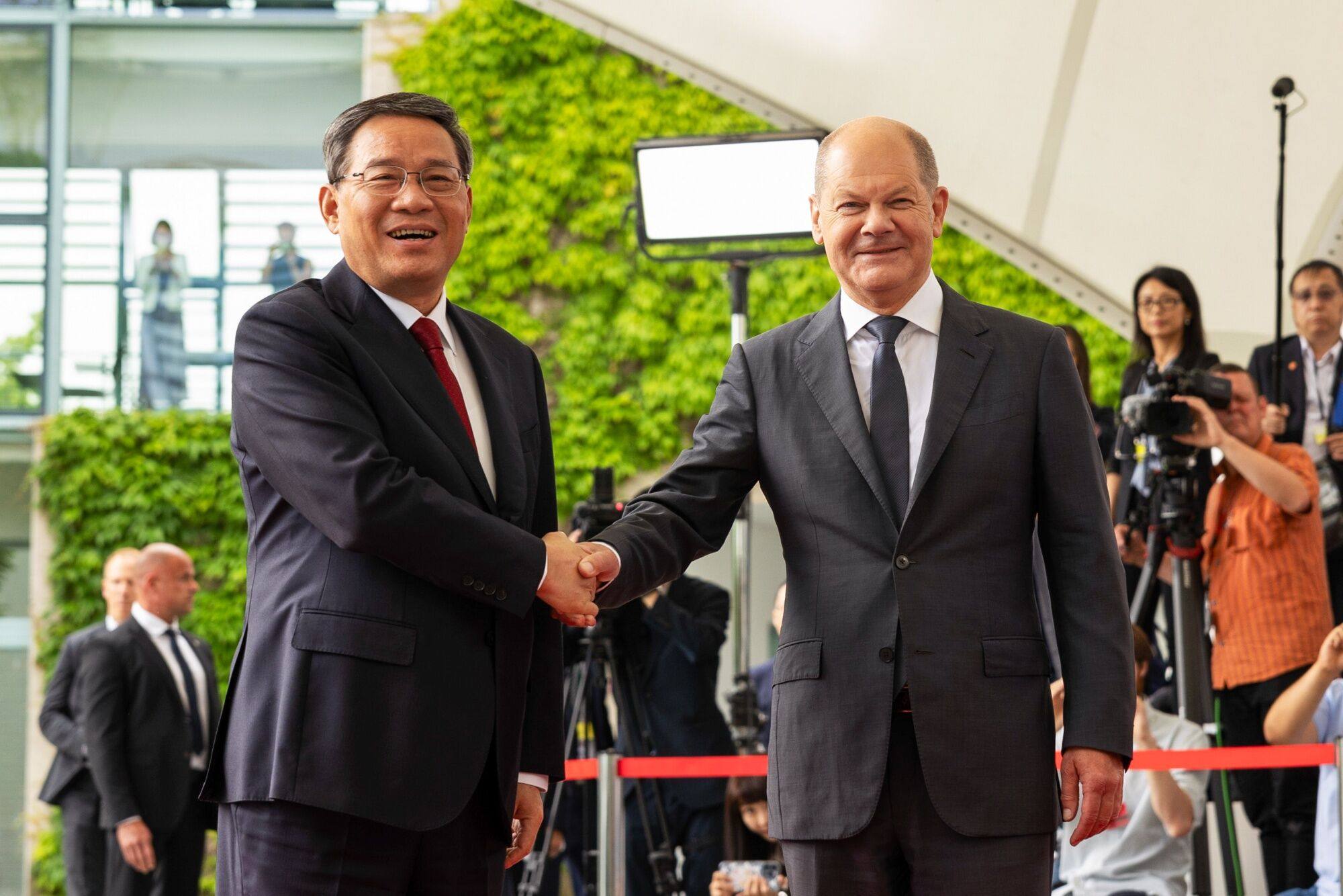 German Chancellor Olaf Scholz (right) shakes hands with Chinese Premier Li Qiang during their meeting in Berlin on Tuesday. Li chose Germany as the first stop of his inaugural overseas trip as premier. Photo: Bloomberg