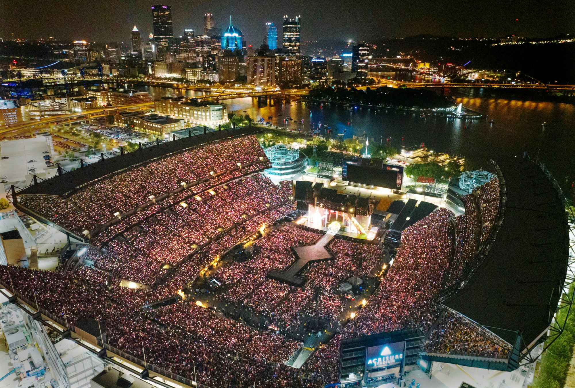 Top 10 Largest Crowd At Wembley Stadium Concert Today