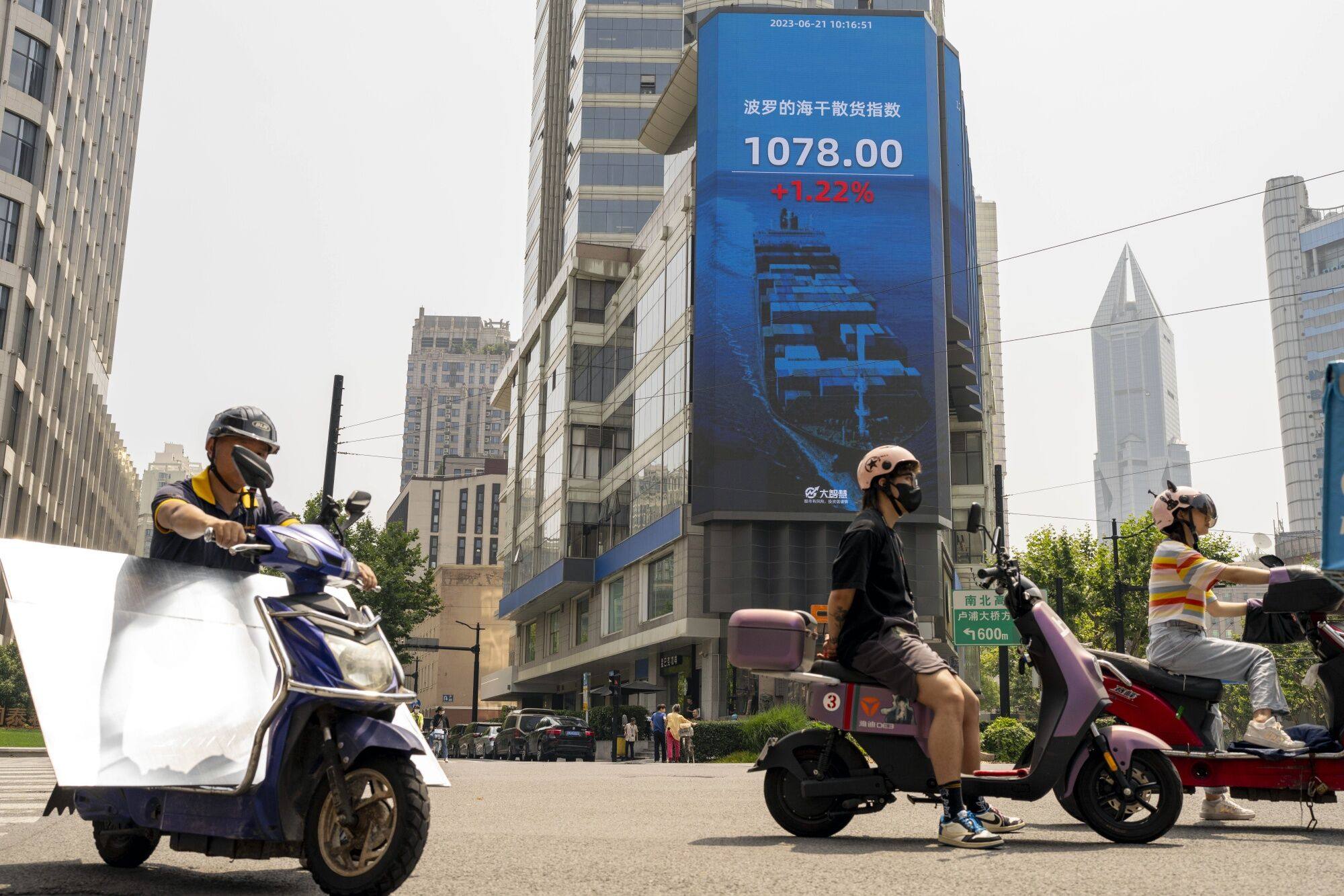A public screen displaying stock figures in Pudong’s Lujiazui Financial District n Shanghai on June 21. Photo: Bloomberg