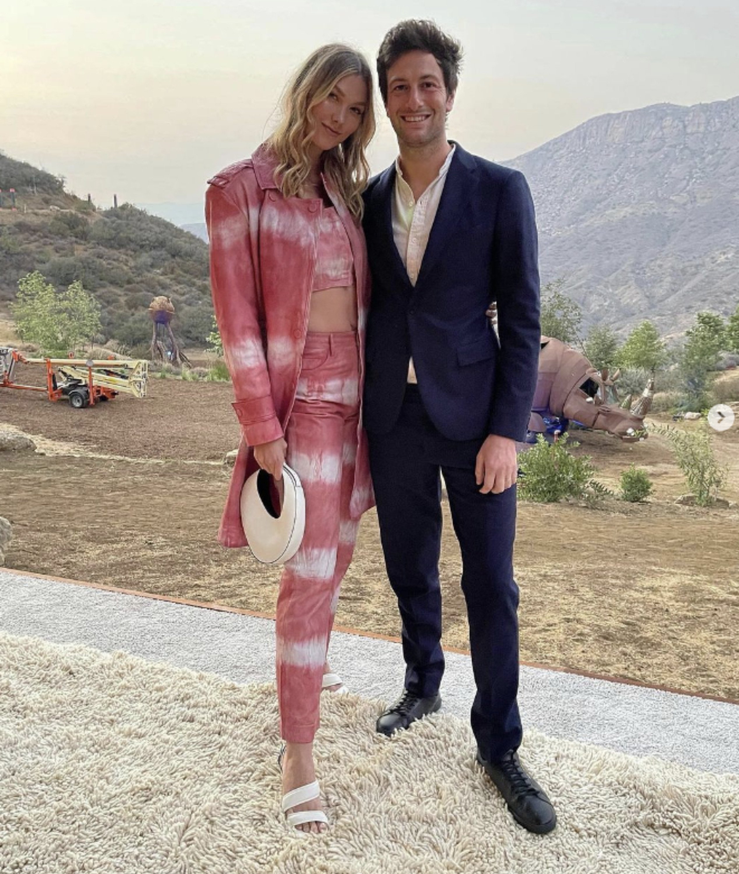 Karlie Kloss and Joshua Kushner live a life of luxuries. Read on to find out more. Photo: @karliekloss/Instagram