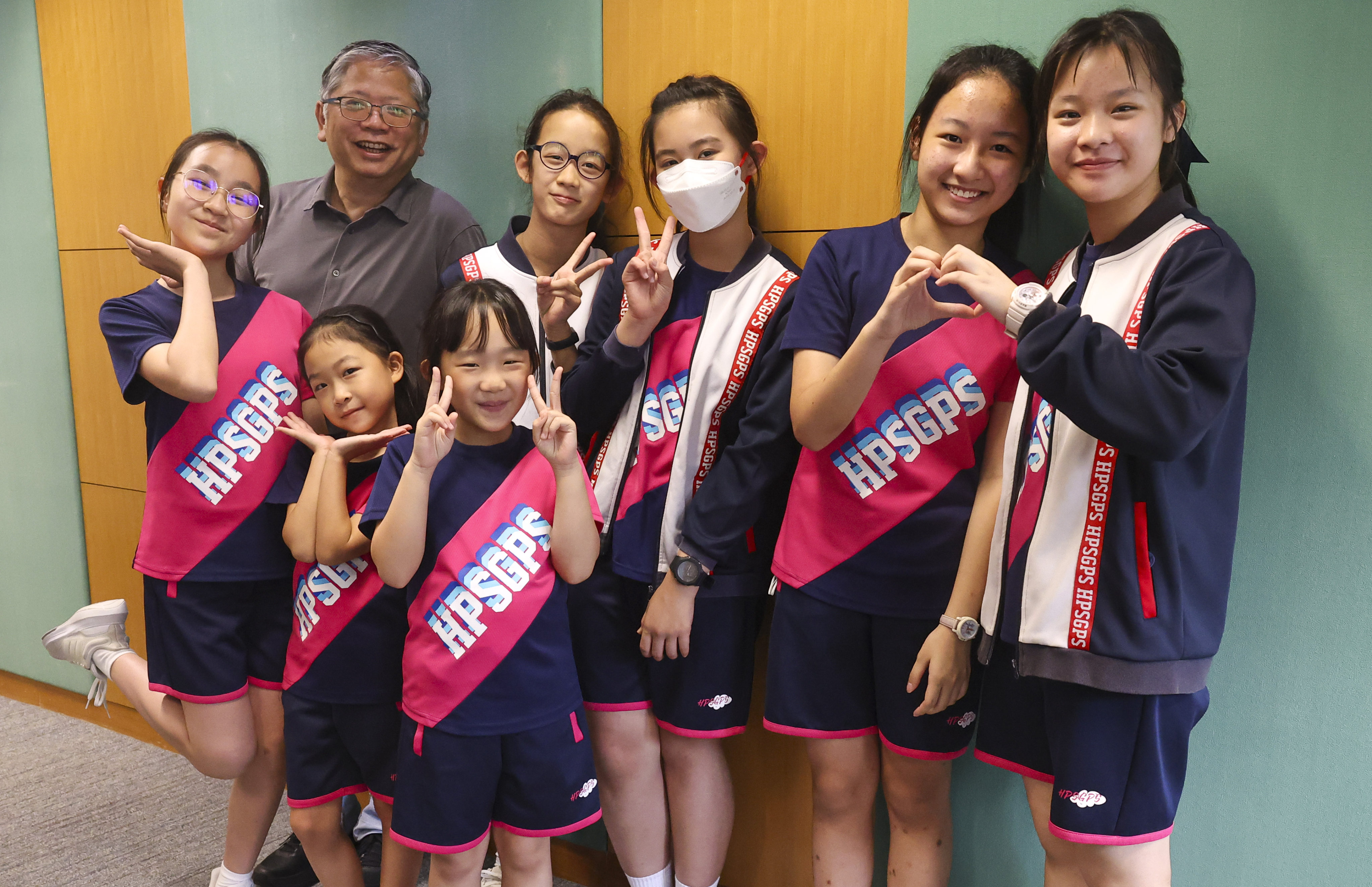 Members of Campus Reporter Team B pose for a photo at Hoi Pa Street Government Primary School in Tsuen Wan. (Back Row, L to R) Charlotte Ng Cheuk-ling; Wan Cho-Leung, Unit-in-charge of the HKFYG; Kacie Leung Ka-chun; Miracle Ko Ka-mei; Angel Wong Tsz-ying; Athena Lan Zi-Qing (Front Row ,L to R) Jessie Lau Kai-yan and Hailey Chiu Wing-tung. Photo: Edmond So
