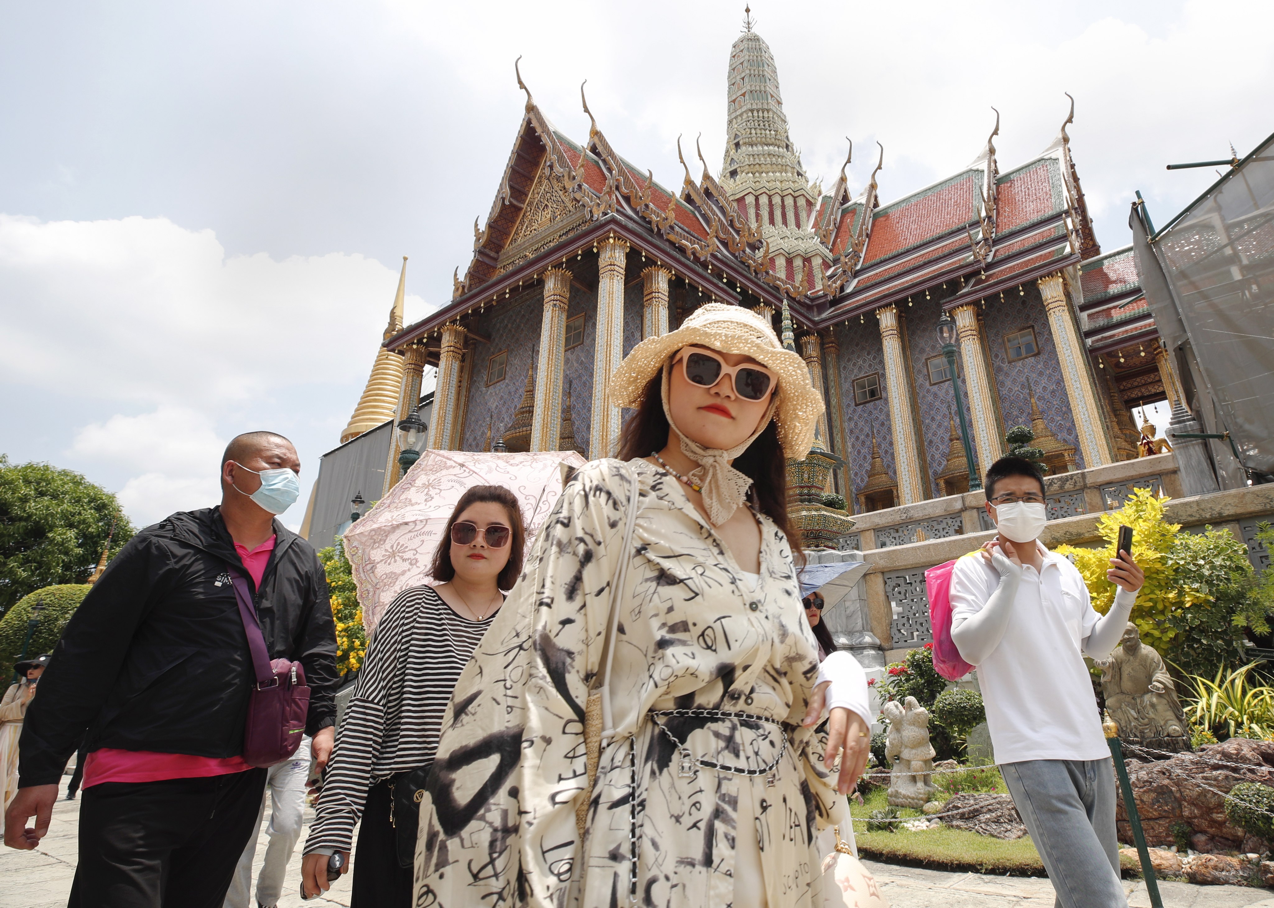Chinese tourists visit the Temple of the Emerald Buddha at the Grand Palace complex in Bangkok, Thailand. Photo: EPA-EFE