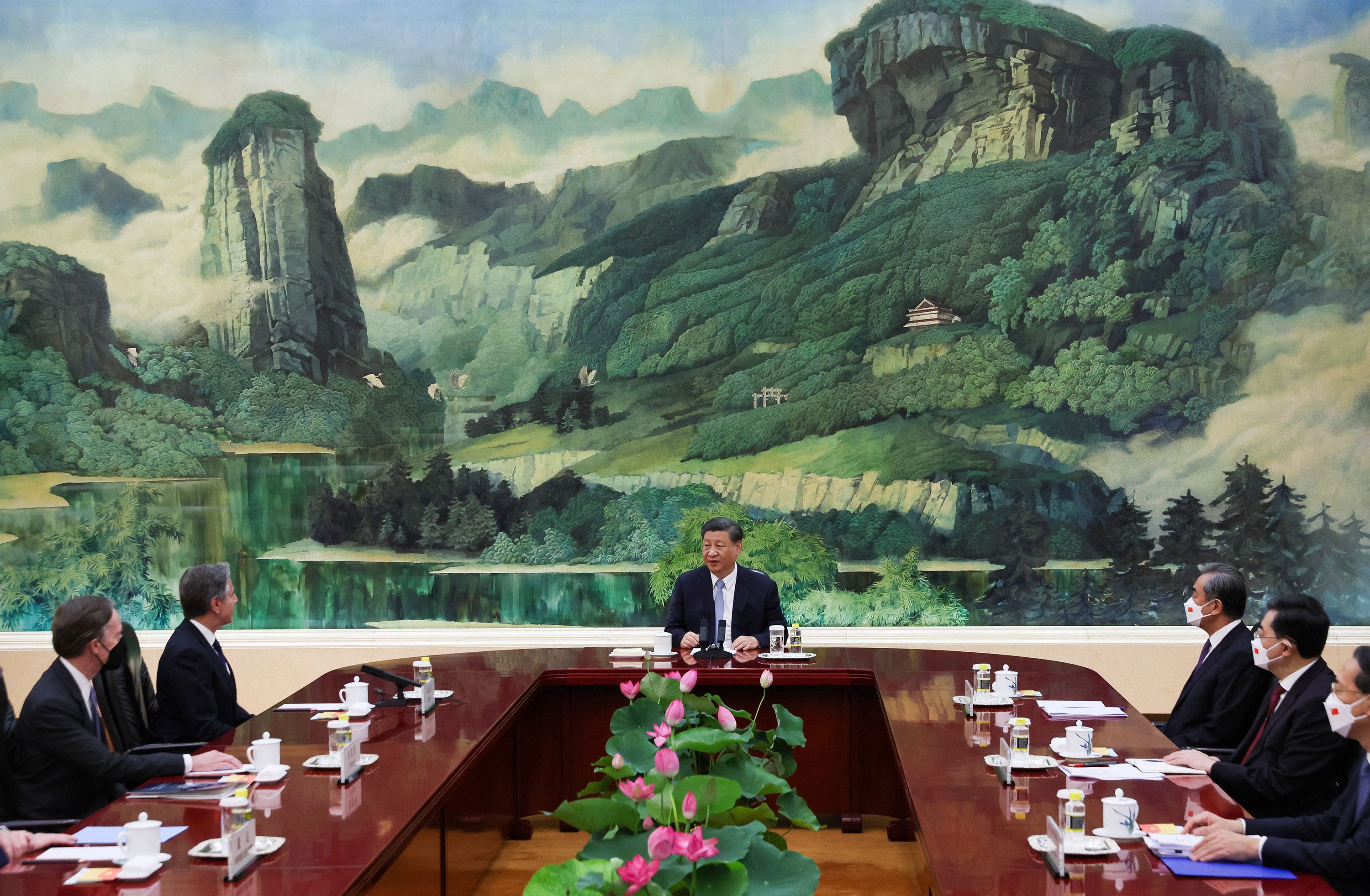 The mural behind Chinese President Xi Jinping, during hs meeting with US Secretary of State Antony Blinken in the Great Hall of the People in Beijing on June 19, portrays emerald hills and clear waters in Fujian, a province famous as a hub for international trade and exchange. Photo: TNS