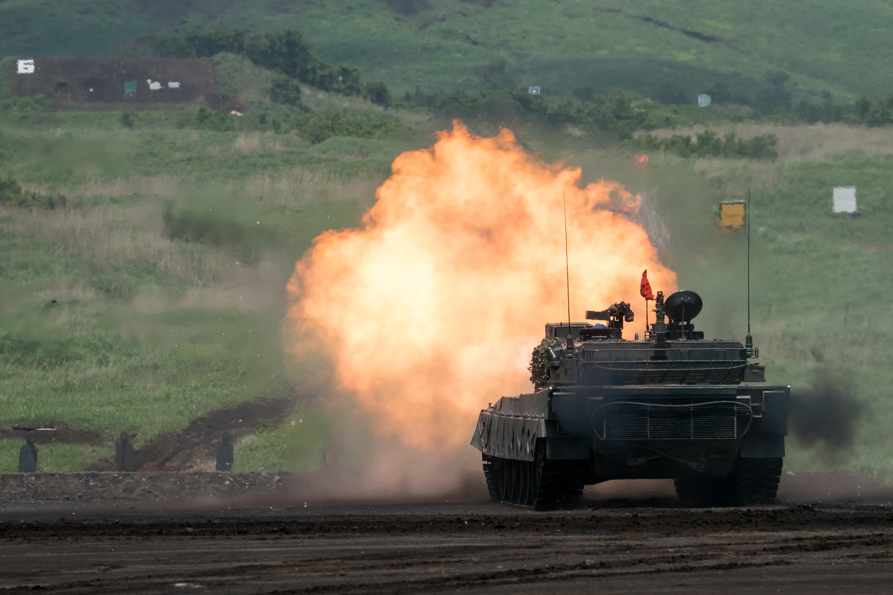 A Japanese military tank fires ammunition during a live-fire exercise in Gotemba, Shizuoka. Photo: Getty Images