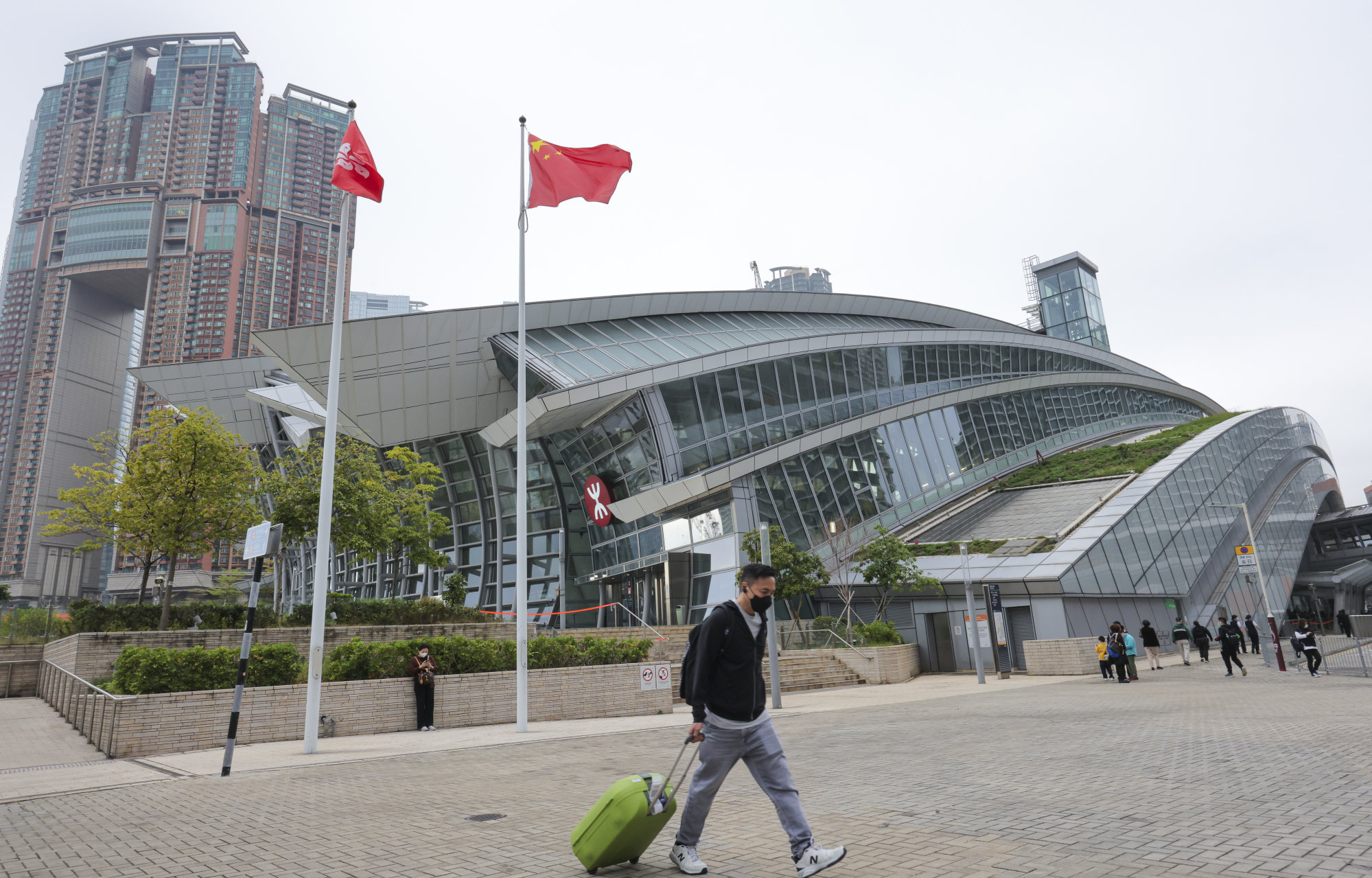 Hong Kong’s MTR Corporation apologises to passengers after suspension ...