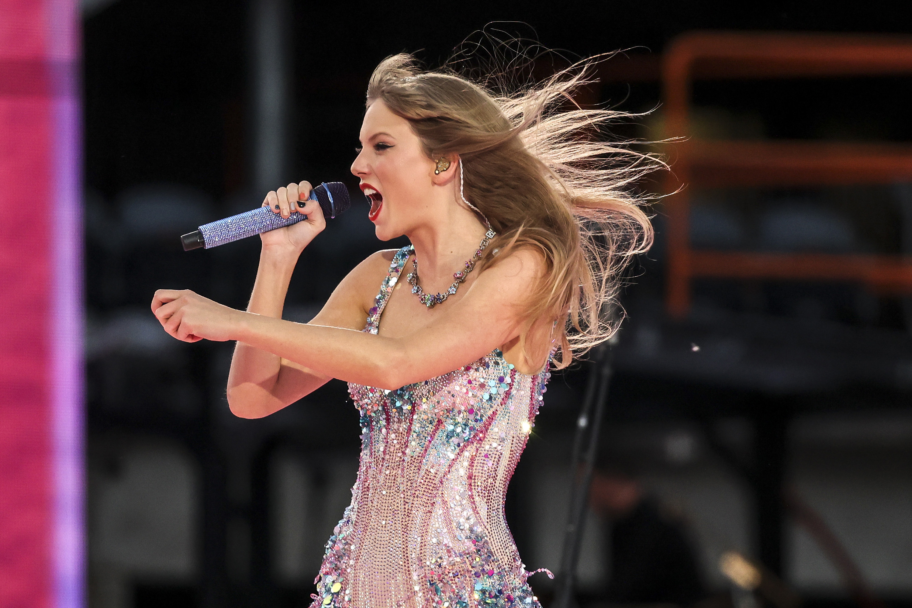 Taylor Swift postpones scorching Rio de Janeiro show after fan's death