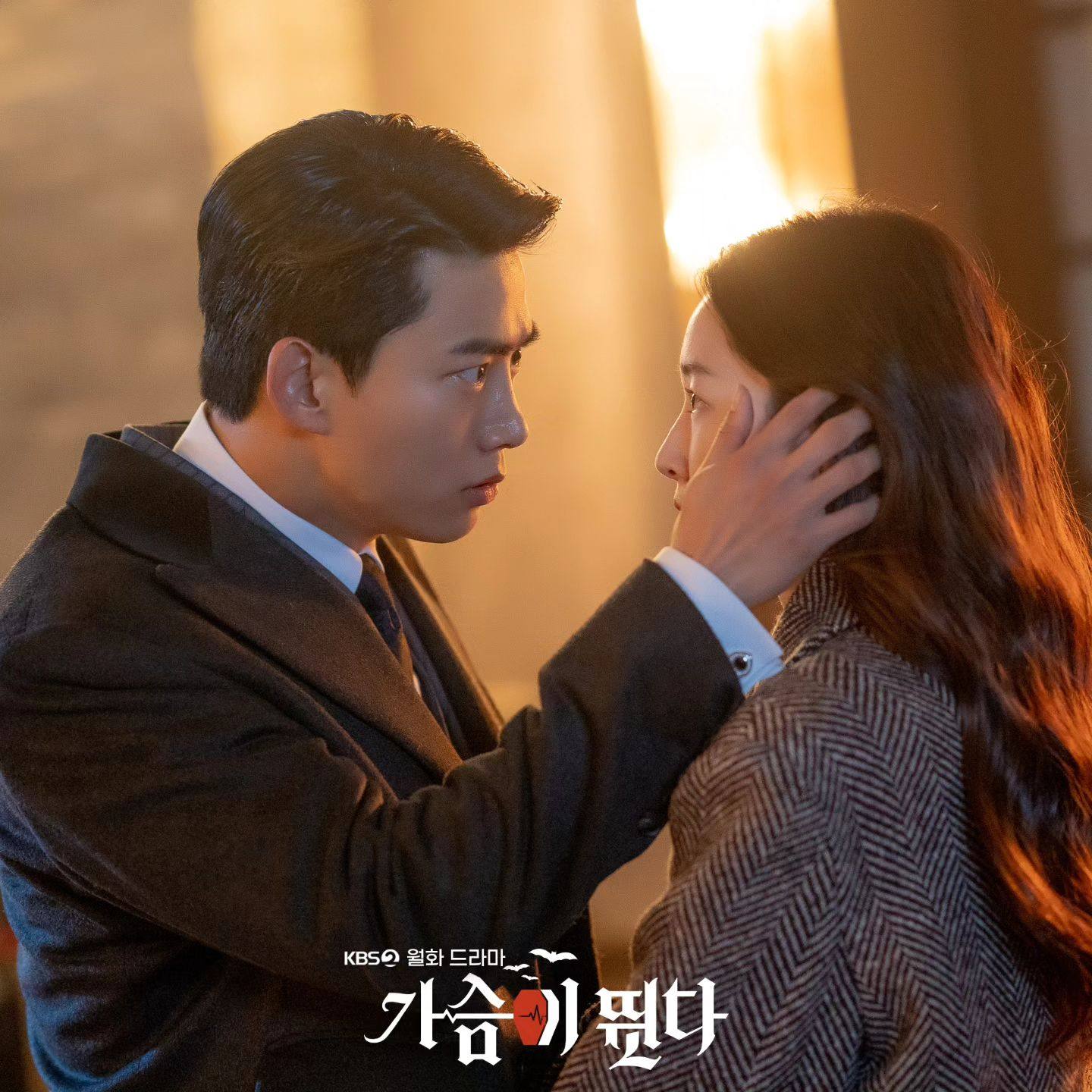 Ok Taec-yeon (left) and Won Ji-an in a still from Heartbeat.