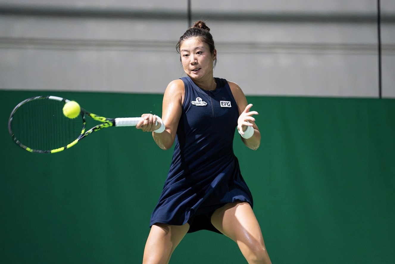 Eudice Chong in action during the W25 final after the match moved to an indoor court in Sai Kung because of rain. Photo: Hong Kong Tennis Association