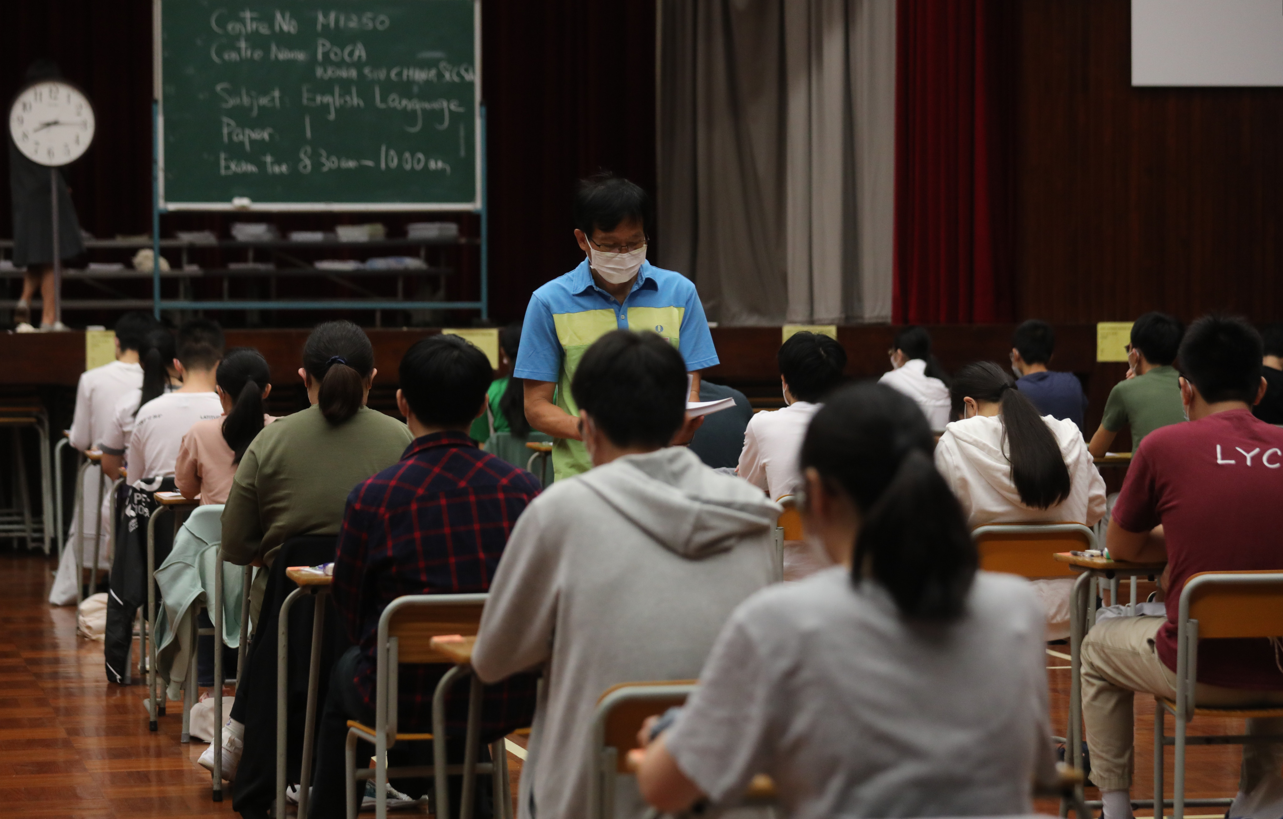 Students sit the DSE English exam in a secondary school in 2022. STEM students in Hong Kong have to worry about their DSE grades in Chinese and English if they wish to enrol for publicly funded undergraduate programmes. Photo: Xiaomei Chen