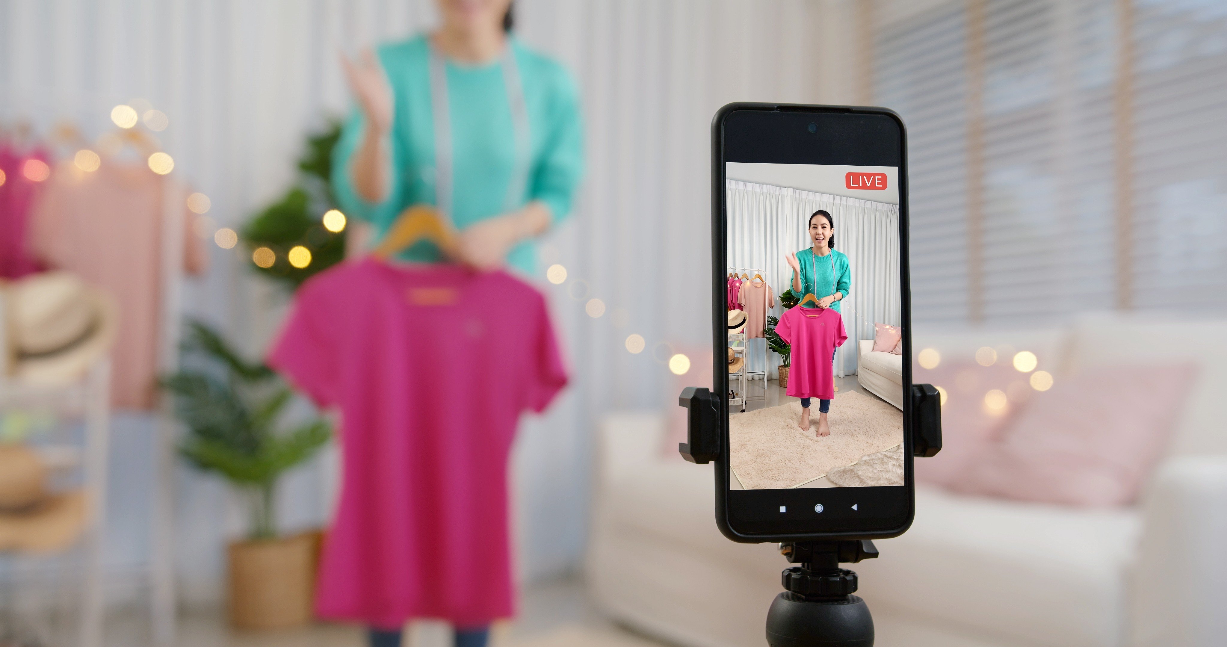 An online influencer sells products in a livestreaming video sale. Photo: Shutterstock