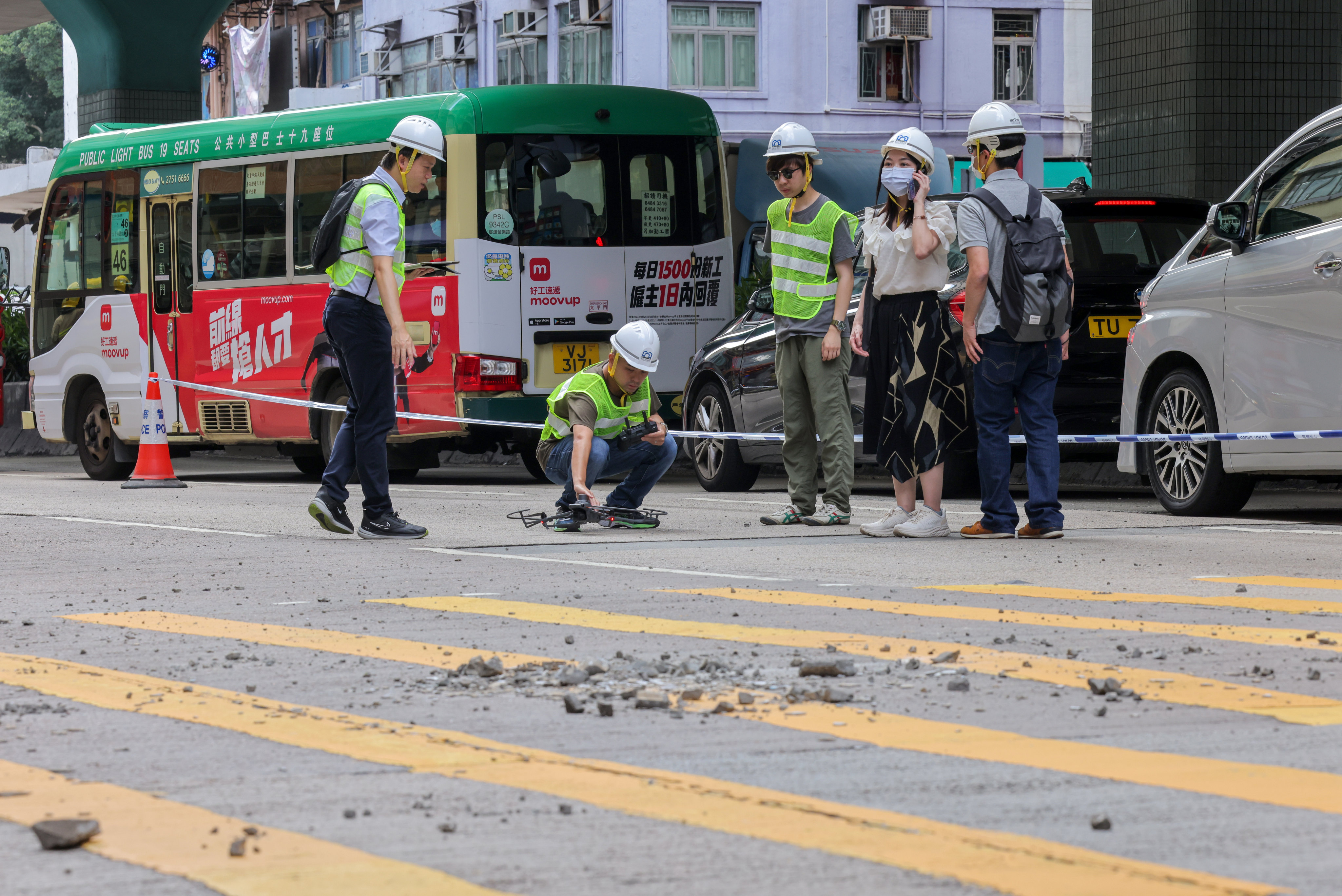 Pieces of concrete fell from a 57-year-old residential building and onto a pedestrian crossing on Mong Kok Road. Photo: Jelly Tse