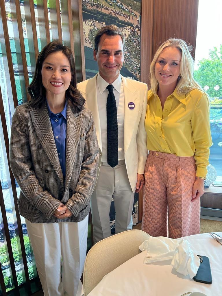 Li Na (left) poses for a picture with Roger Federer and Linsey Vonn at Wimbledon. Photo: Instagram/@linseyvonn