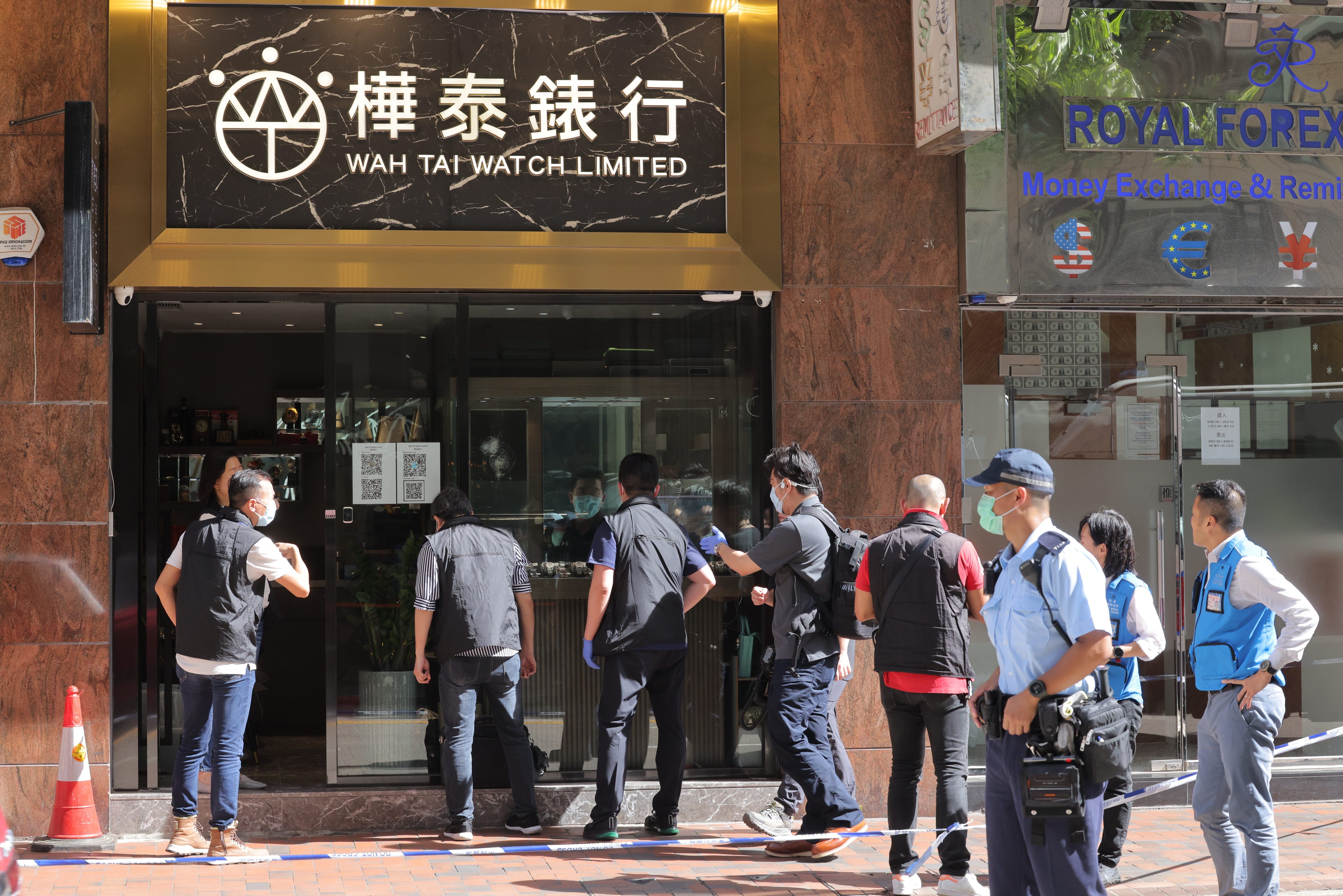 Hong Kong police hunt gang of robbers who escaped with almost HK$4 million  in watches after smash-and-grab raid at store | South China Morning Post