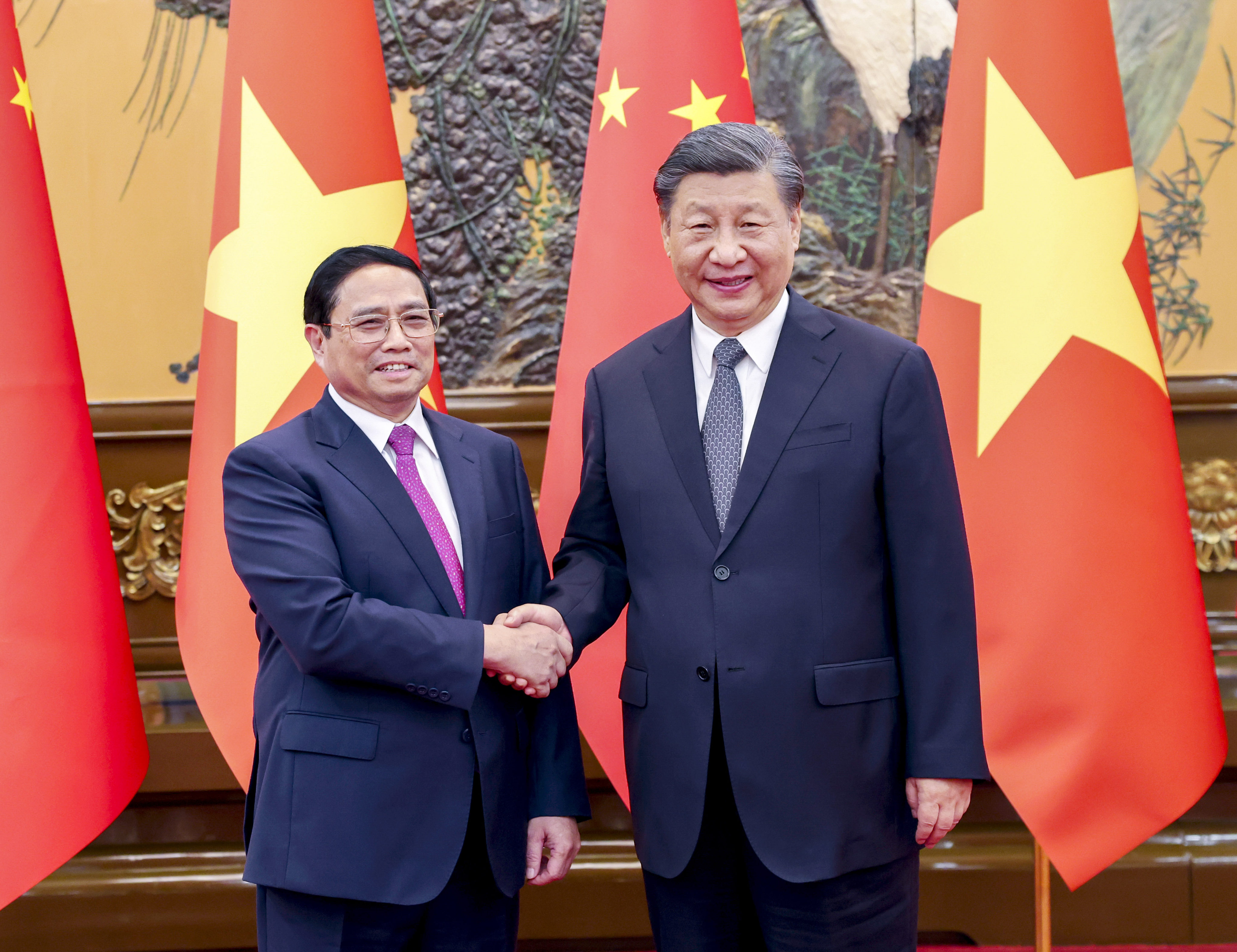 Chinese President Xi Jinping meets Vietnamese Prime Minister Pham Minh Chinh at the Great Hall of the People in Beijing on June 27. Photo: Xinhua