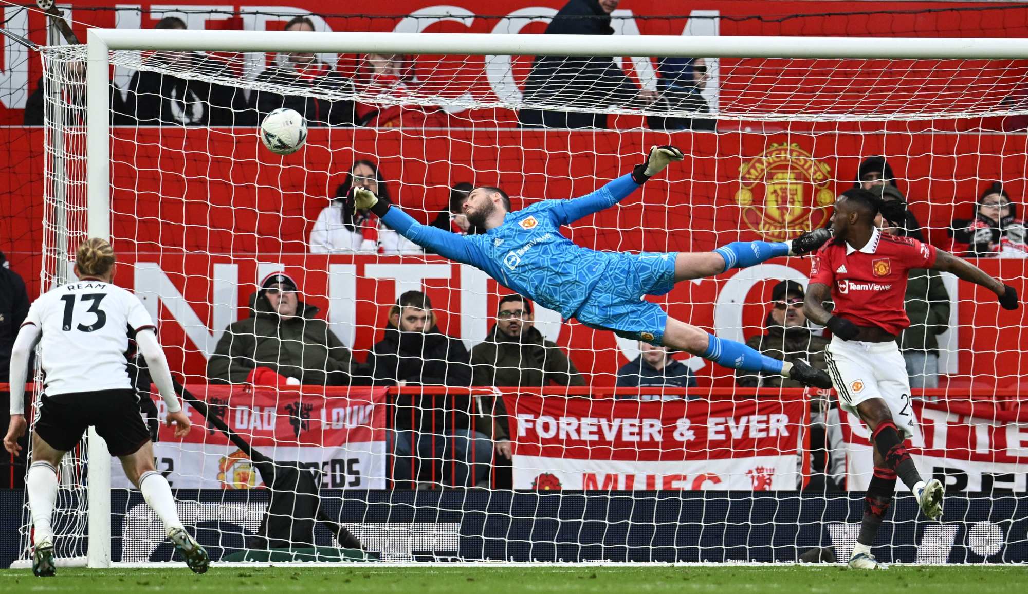 Premier League - Manchester United: De gea's 11 saves at wembley